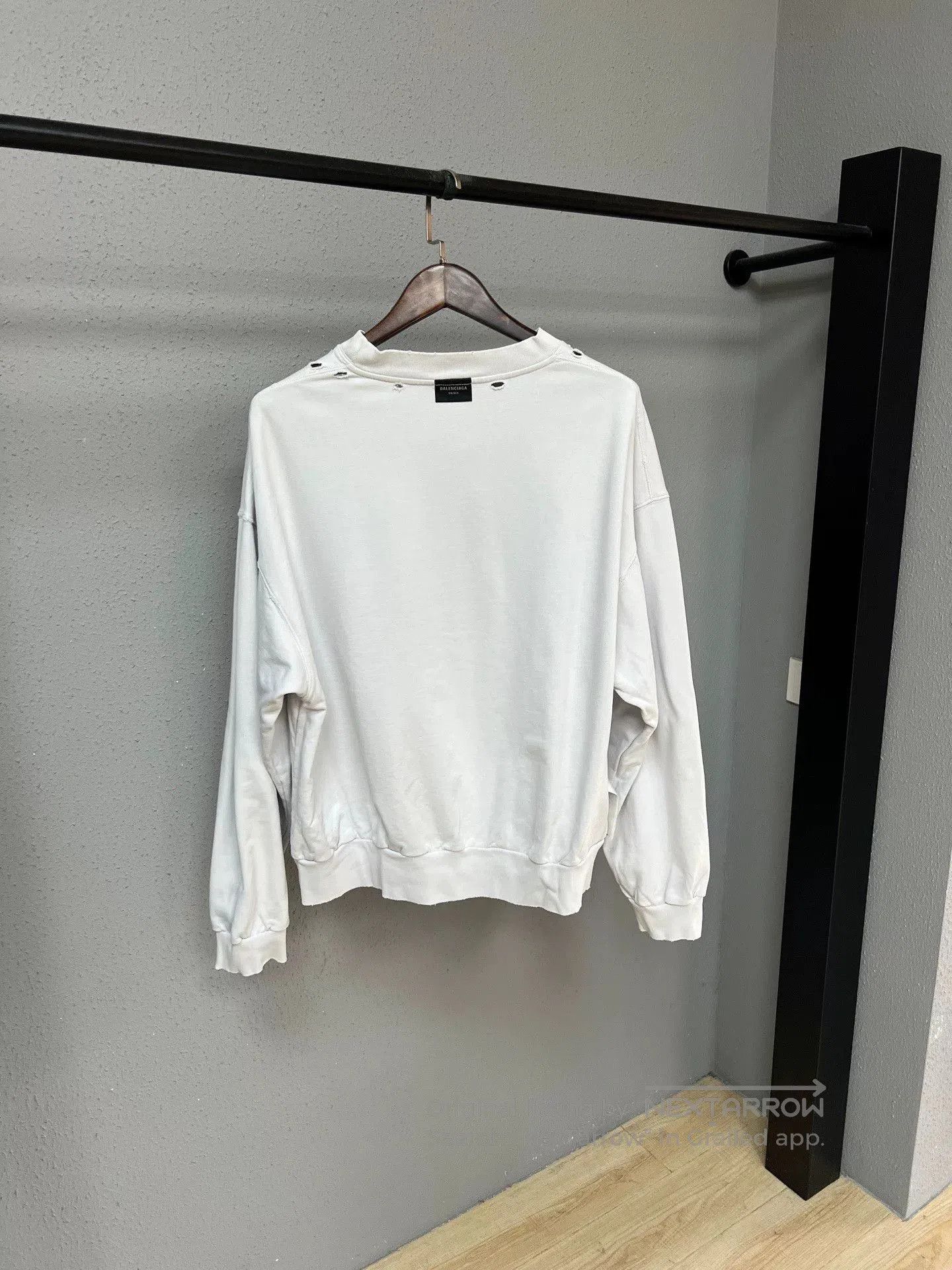 Balenciaga balenciaga inverted logo distressed sweatshirt. Size US M / EU 48-50 / 2 - 2 Thumbnail