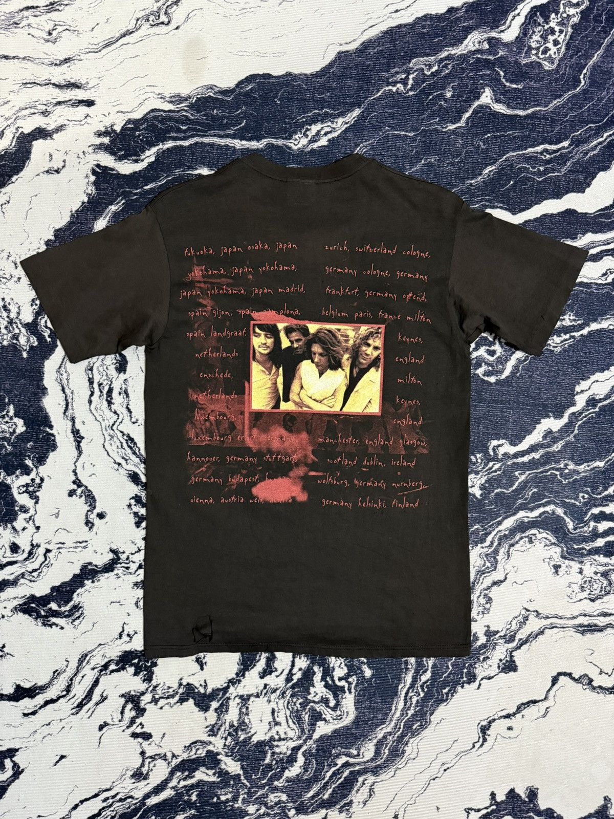 Band Tees Vintage bonjovi 1995 these days tour tshirt Size US M / EU 48-50 / 2 - 16 Thumbnail