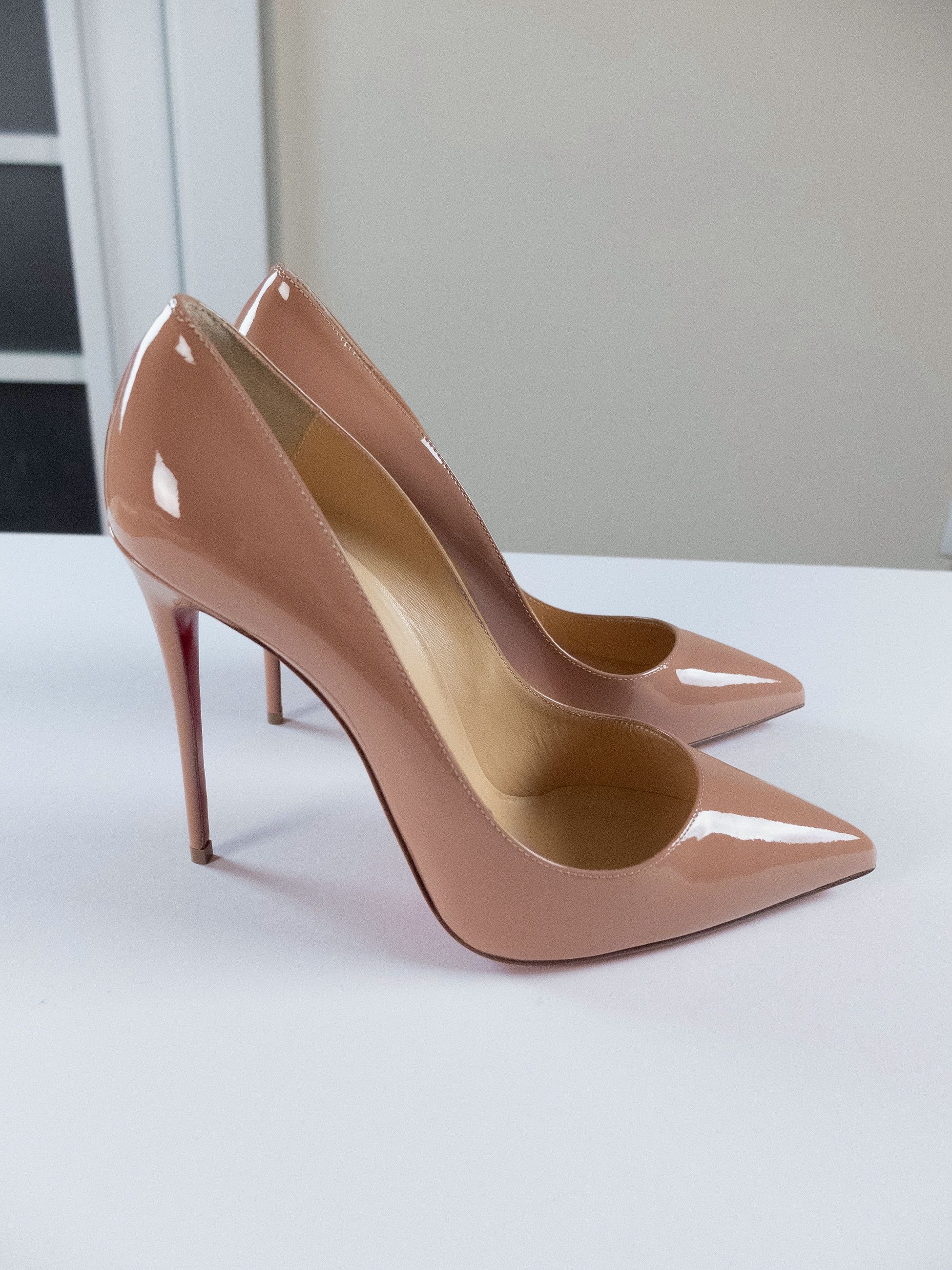 Christian Louboutin CHRISTIAN LOUBOUTIN Kate nude beige patent leather pumps 10 Size US 10 / IT 40 - 4 Thumbnail