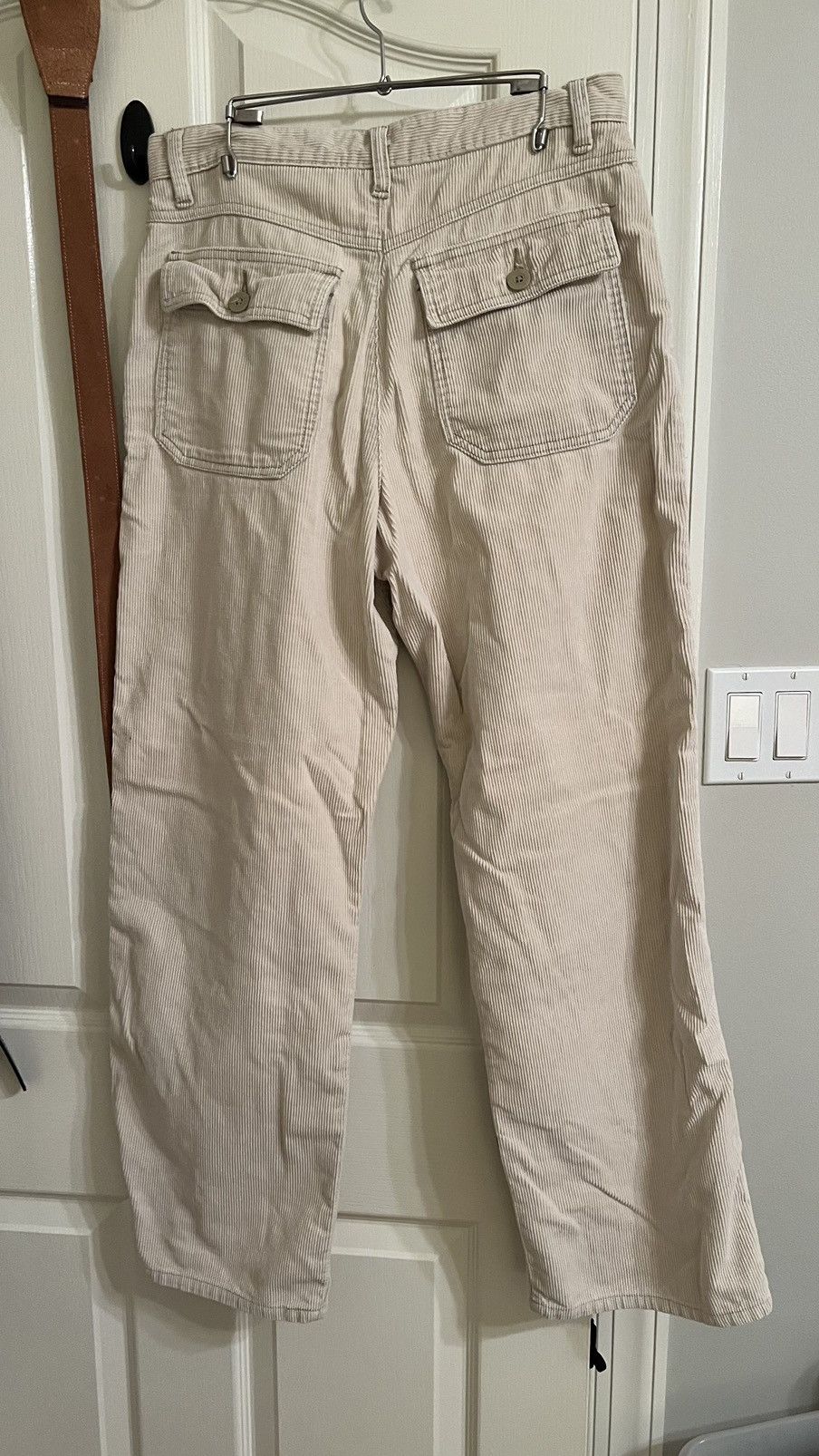 American Eagle Outfitters American Eagle cream corduroy, wide leg pants, 8. Size 30" / US 8 / IT 44 - 2 Thumbnail