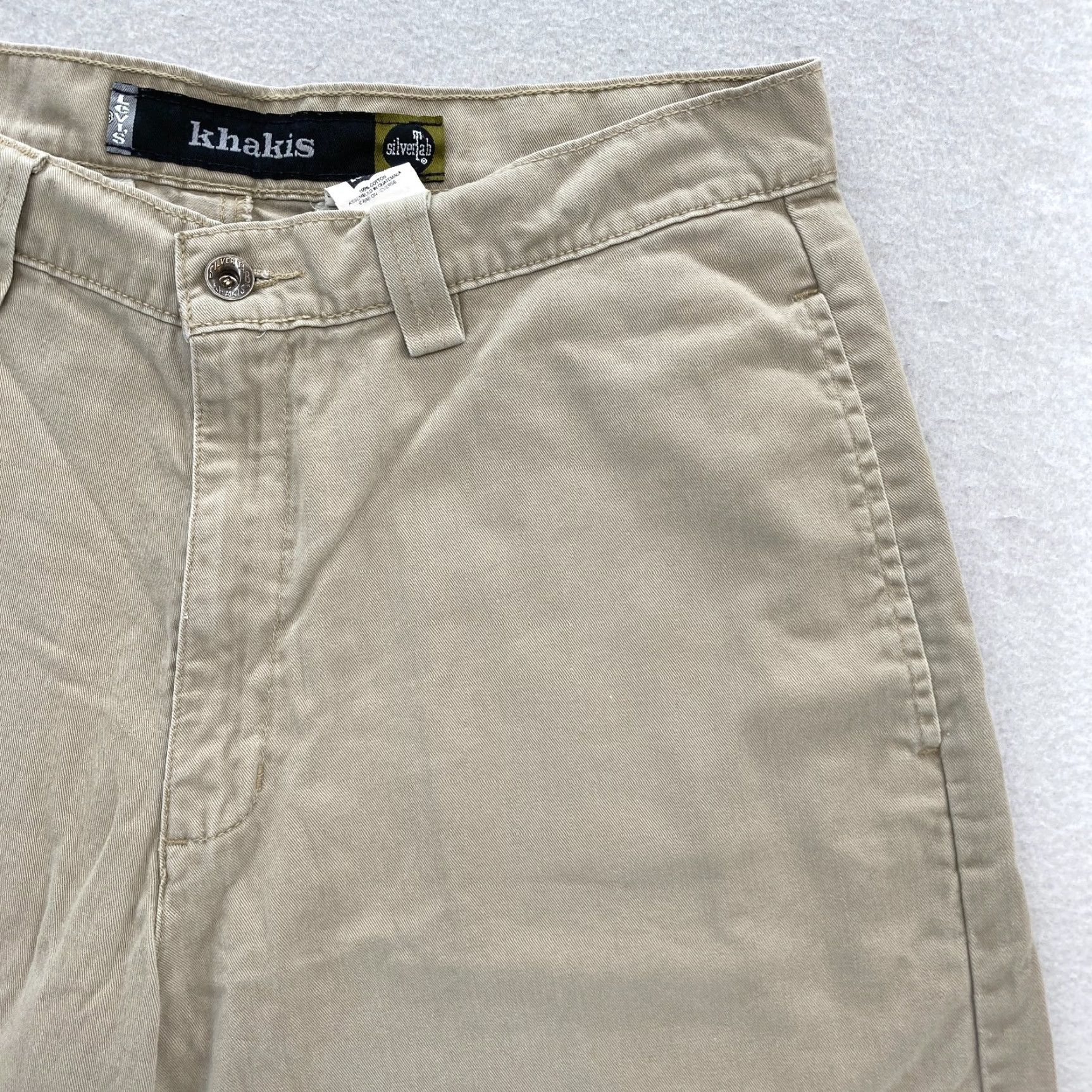 Levi's Vintage Levi's SilverTab Khaki Short Mens 33 Beige Flat Front Casual 1999 Skater Size US 33 - 3 Thumbnail