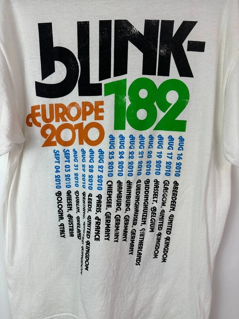 Gildan Blink 182 Europe Tour 2010 shirt Official Merchandise Size M Size US M / EU 48-50 / 2 - 5 Thumbnail