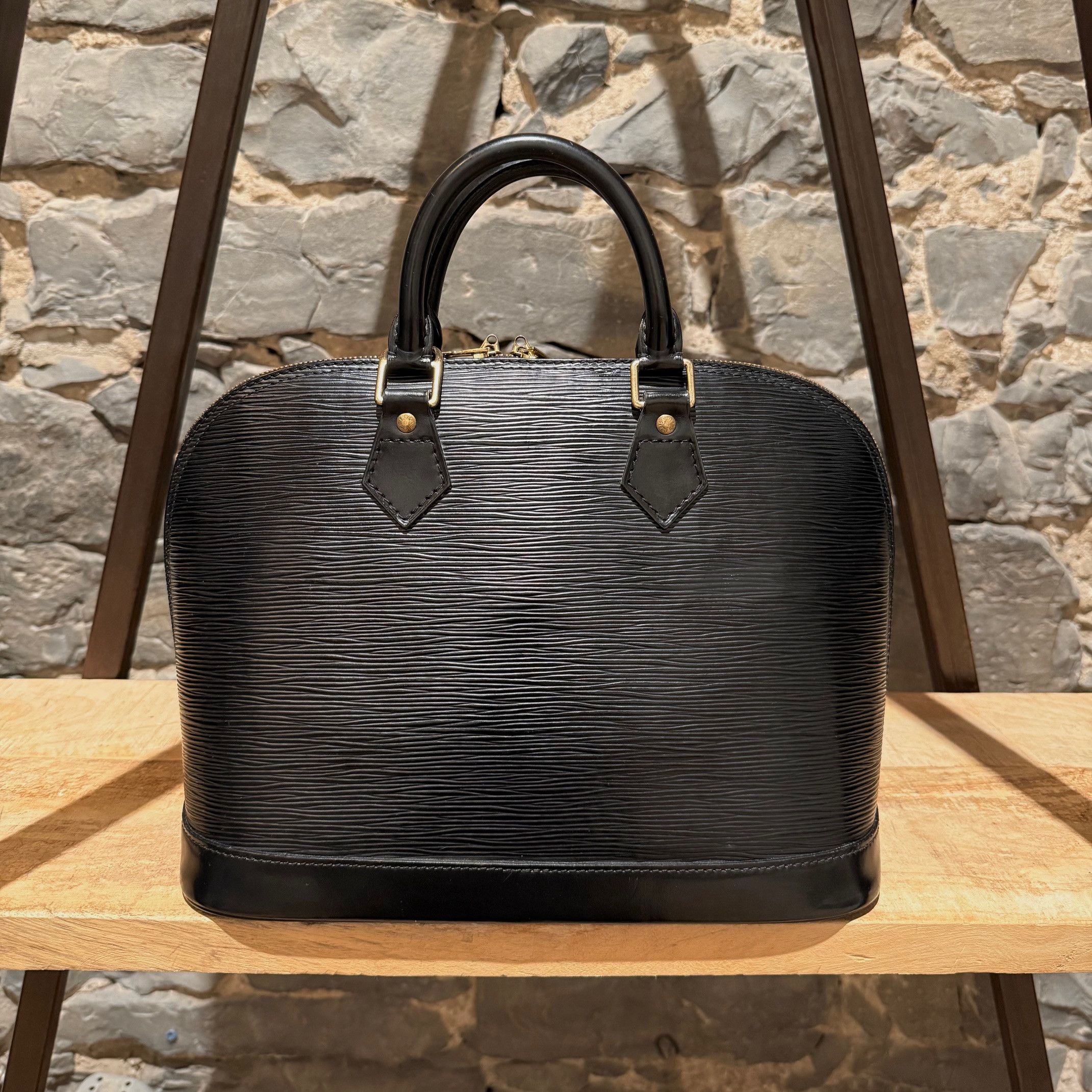 Louis Vuitton Louis Vuitton Vintage 1996 Black Epi Alma MM Handbag Size ONE SIZE - 2 Thumbnail