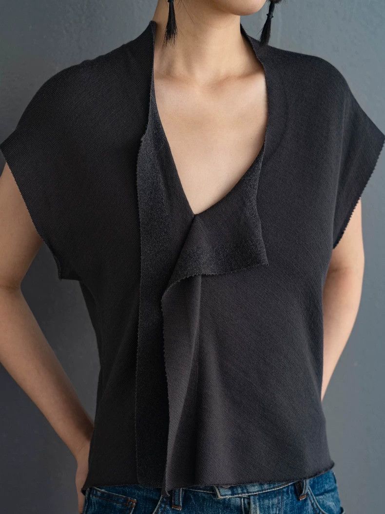 Comme des Garcons Comme Des Garcons Grey asymmetric wool knit top Size XS / US 0-2 / IT 36-38 - 7 Thumbnail