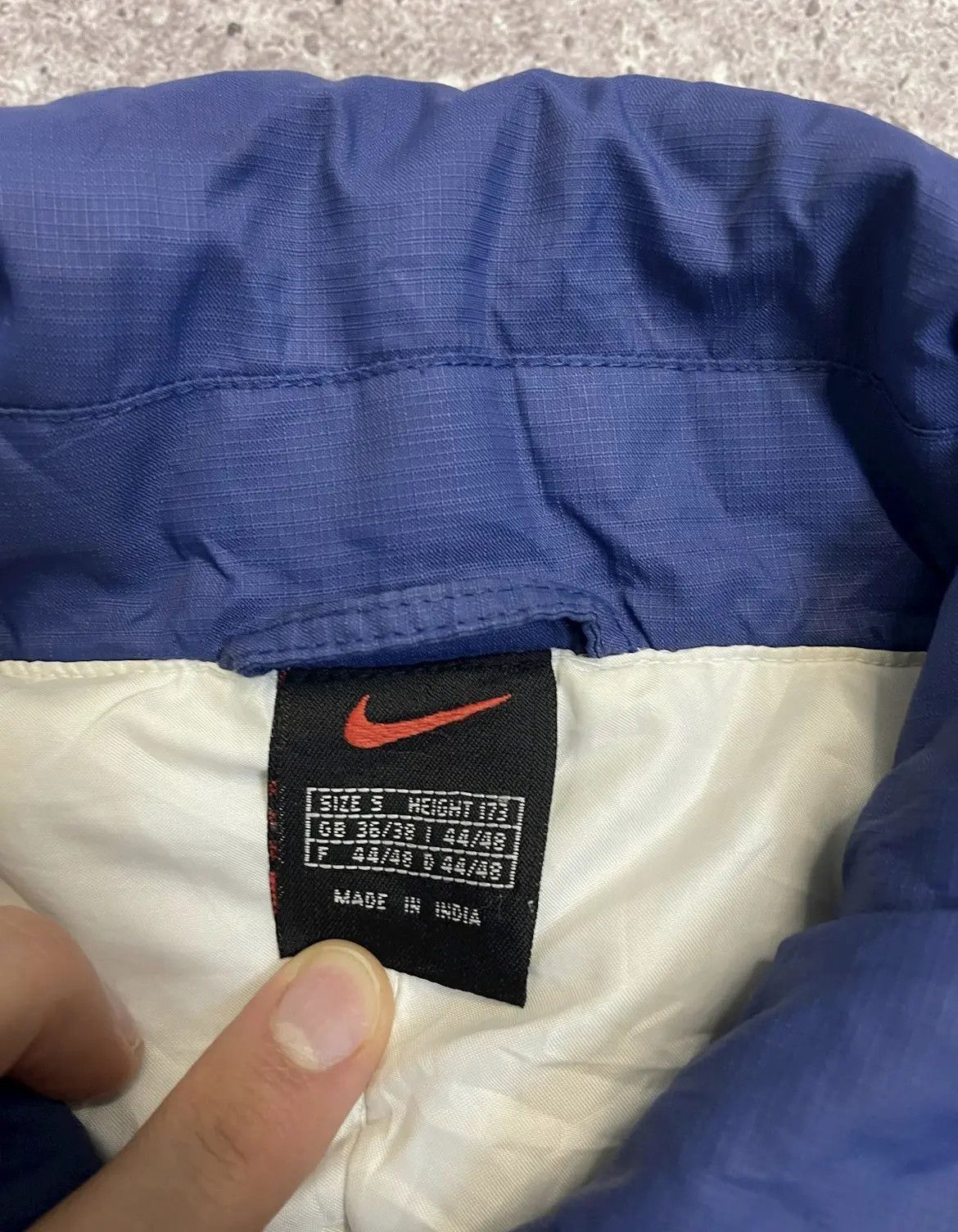 Nike Vintage Nike Swoosh Blue Full Zip Windbreaker Jacket Size S Size US S / EU 44-46 / 1 - 4 Thumbnail