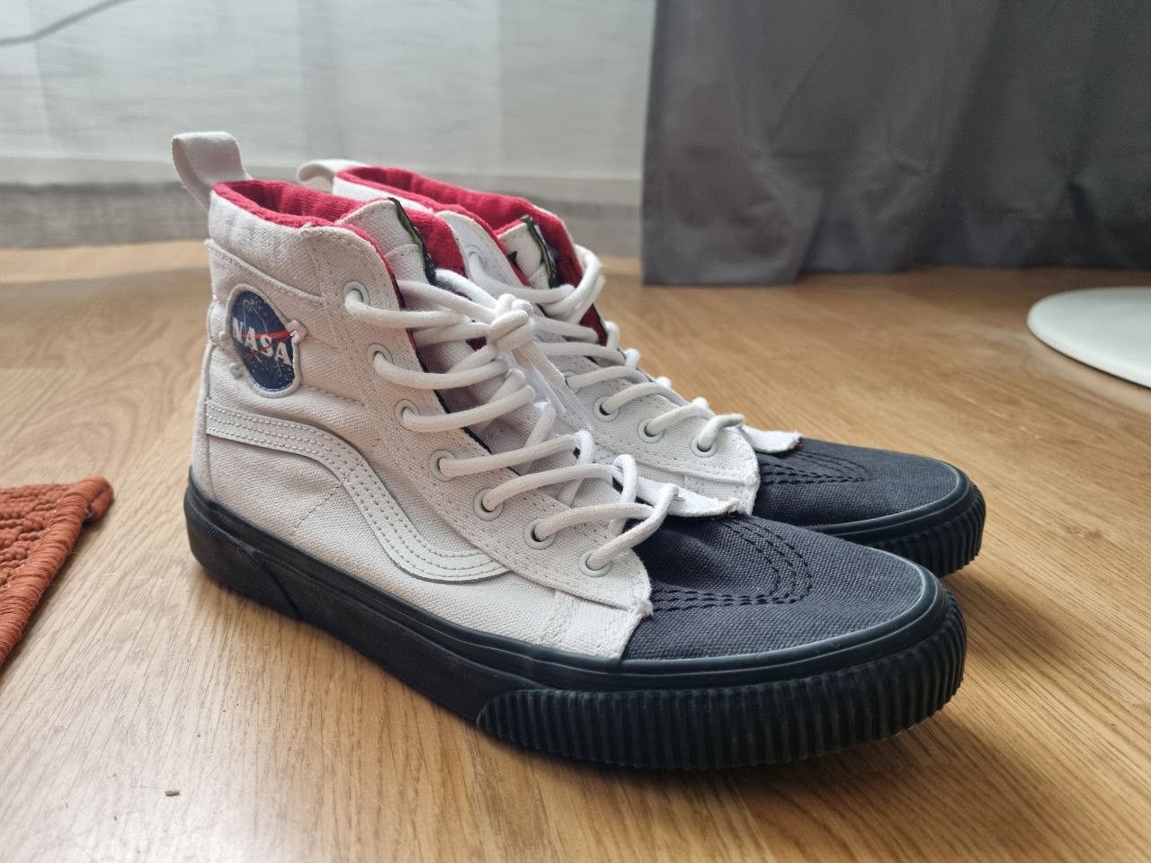 NASA × Vans Vans Sk8-Hi MTE NASA Space Voyager True White Size US 6.5 / EU 39-40 - 1 Thumbnail