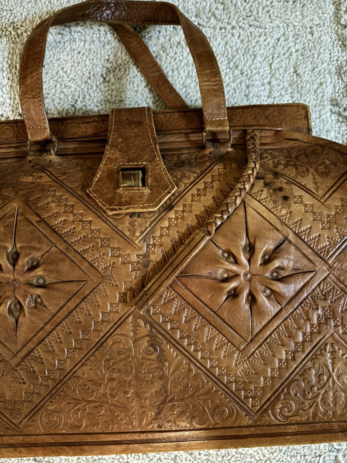 Vintage Vintage Handbag | 1960s Vintage Tooled Leather Handbag Size ONE SIZE - 10 Thumbnail