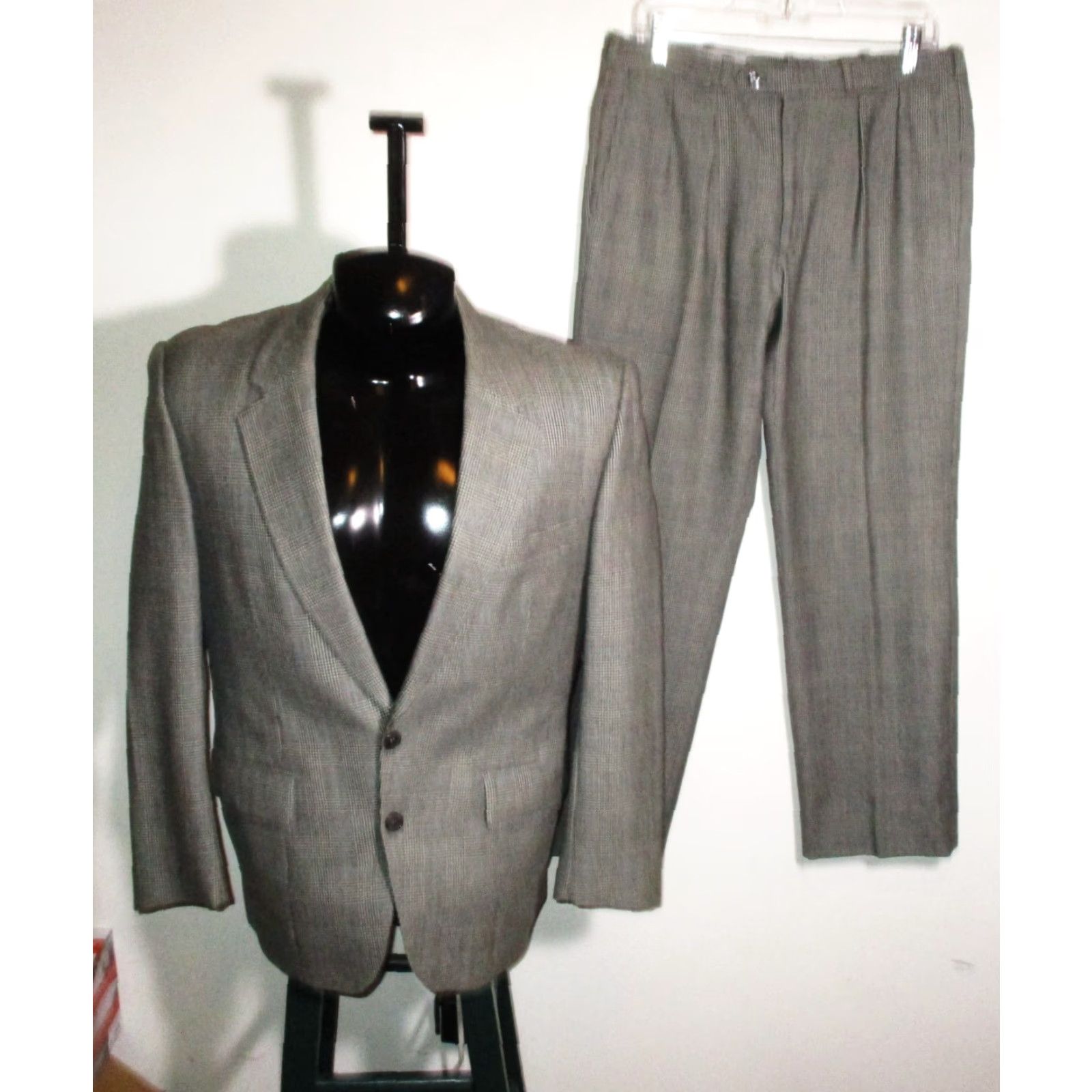 Vintage GIRALT Suit Gray 2 Piece Mens Size 38 Short 33W 30L Wool Classic 2 Piece Business Dress Cardigan? Size US 38 / EU 54 - 2 Thumbnail
