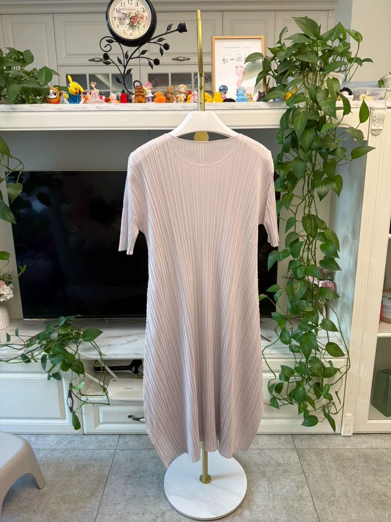 Issey Miyake Issey Miyake size:4 Beige pleated dress Size XS / US 0-2 / IT 36-38 - 7 Thumbnail