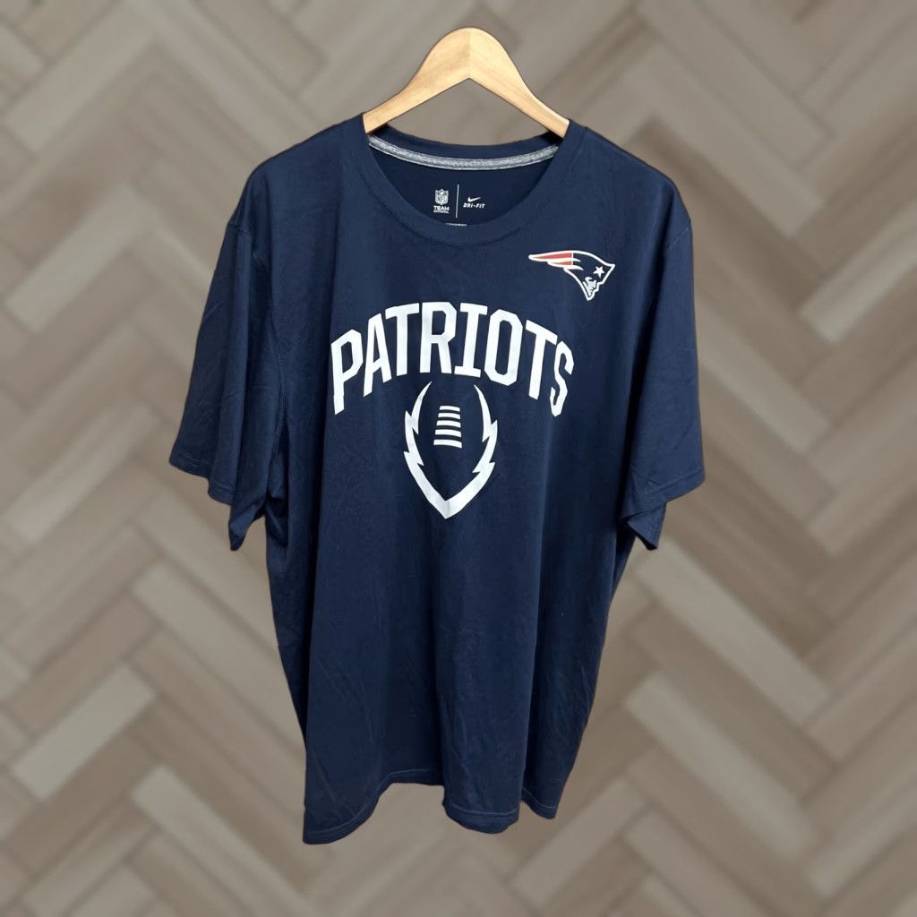 Nike Nike Dri-FIT NFL T-Shirt Blue 2XL Men Patriots New England Sports Graphic Short Sleeve Crew Neck Vintage? No Size US XXL / EU 58 / 5 - 1 Thumbnail