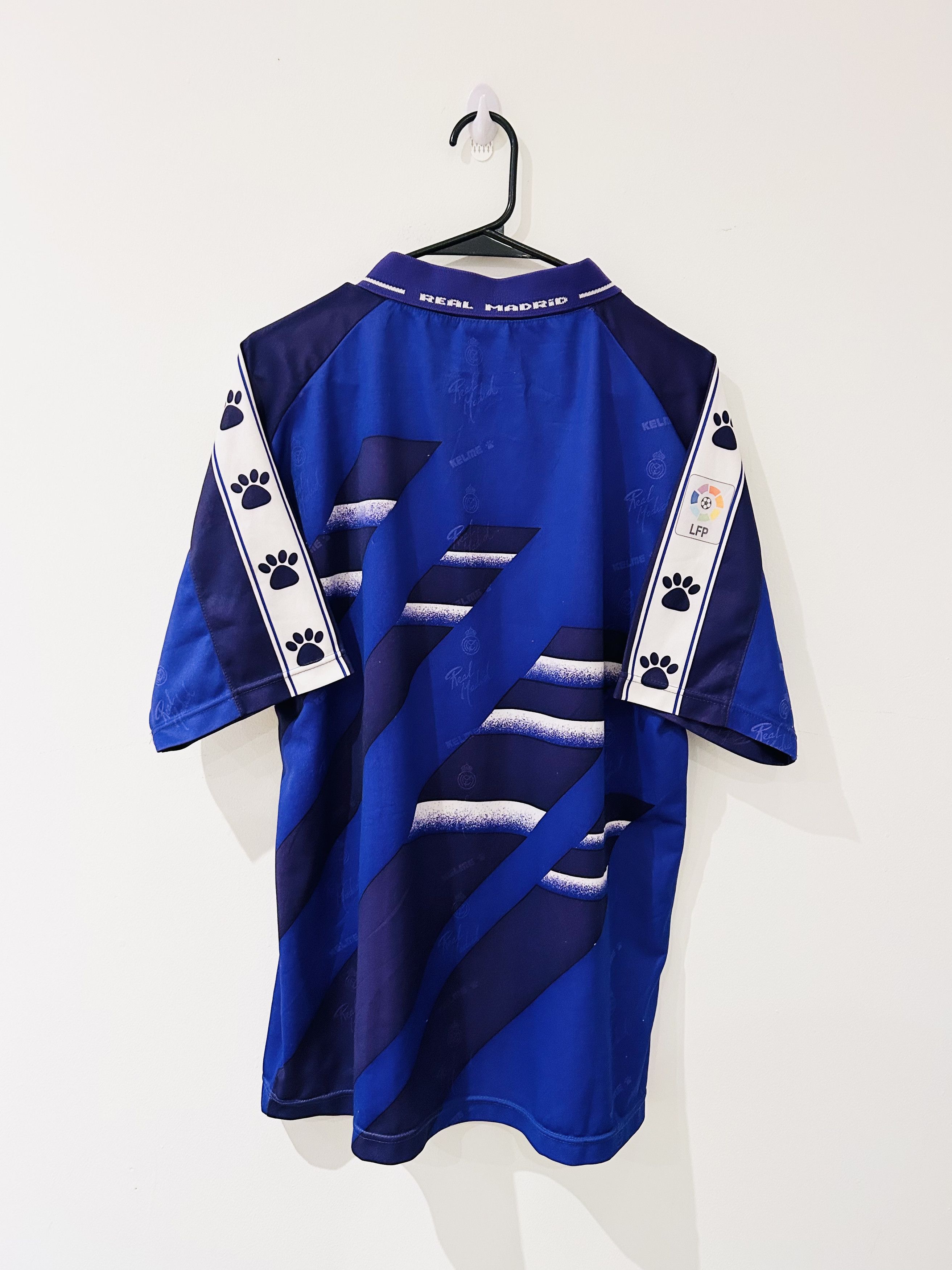 Other Real madrid 1994/95 away + shorts Size US L / EU 52-54 / 3 - 2 Thumbnail