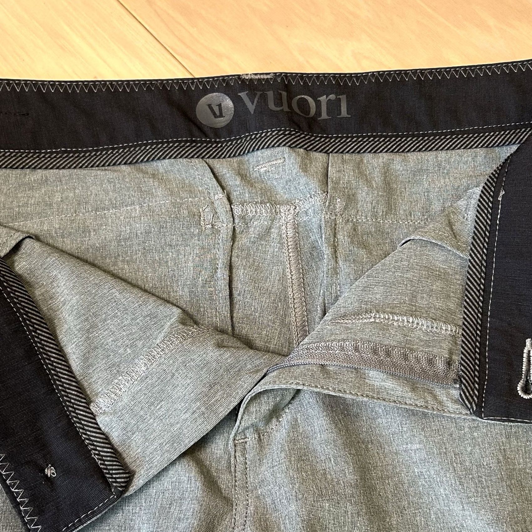 Vuori Vuori Aim Pant Men 32x26 Gray Knit Zip Pockets Logo Tapered Regular Rise 11 Casual Workwear Sports Preppy Velvet? Size US 32 / EU 48 - 4 Thumbnail