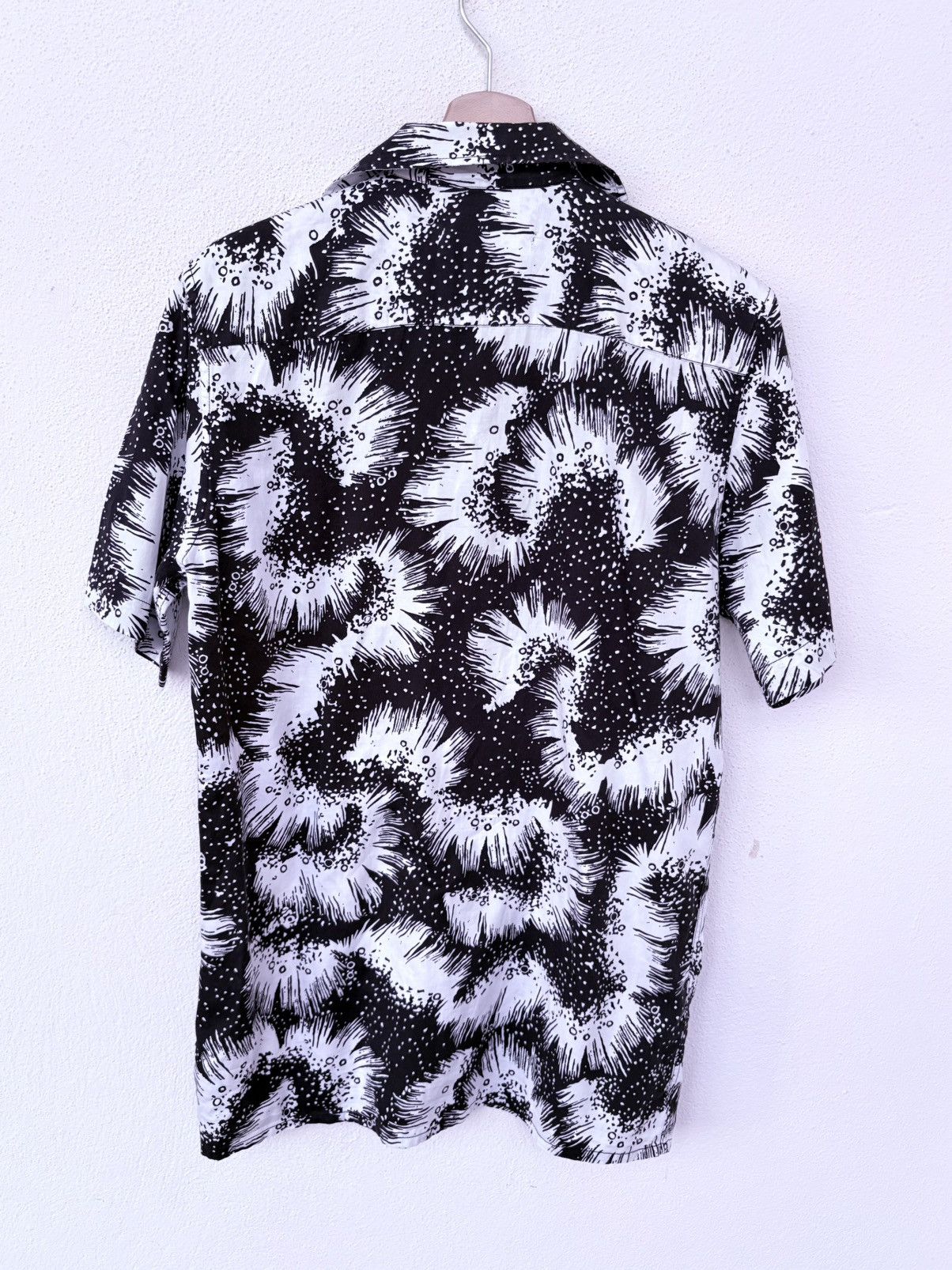 Givenchy Givenchy Urchin Print Vacation Shirt Size US M / EU 48-50 / 2 - 5 Thumbnail