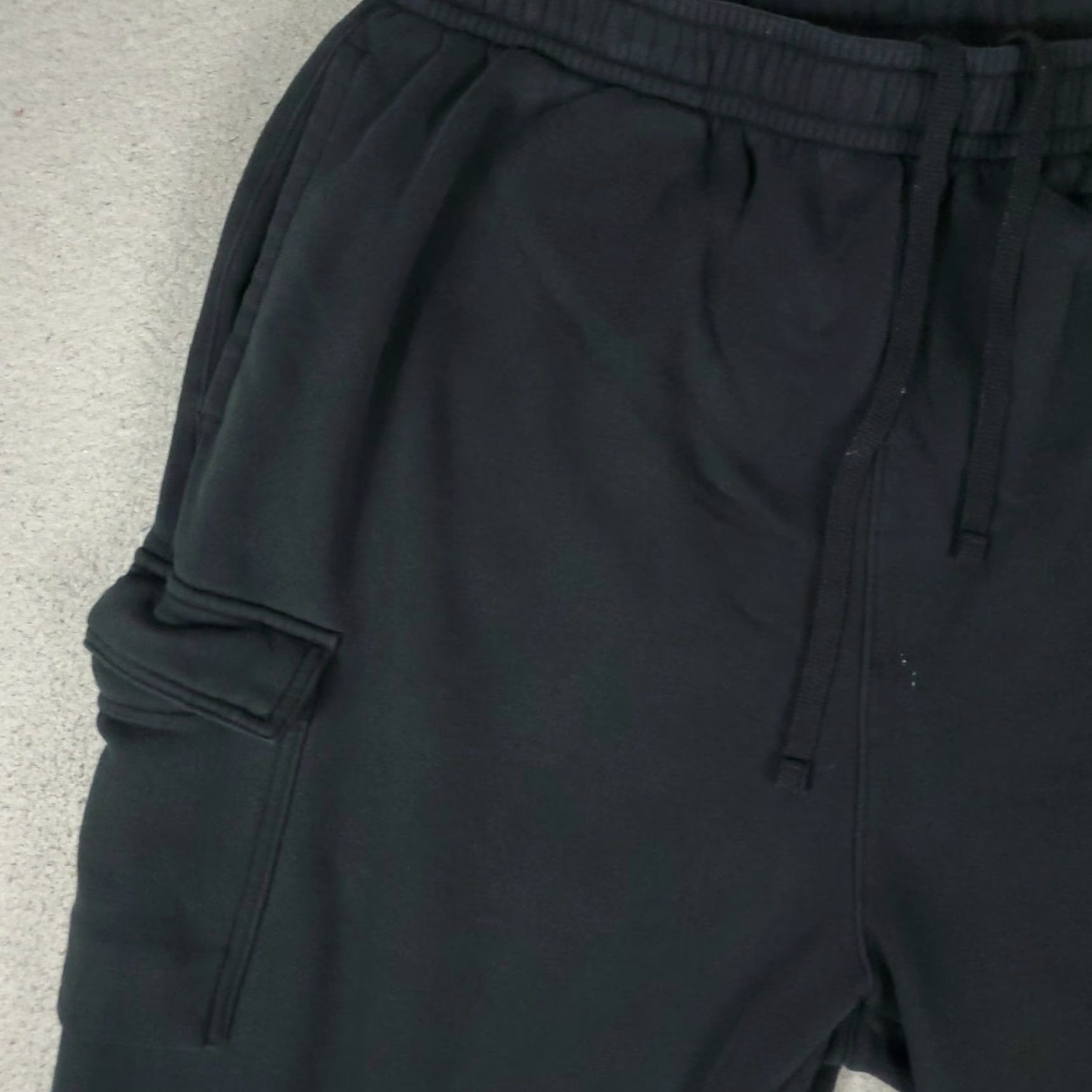 Nike Nike Pants Mens 2XL Black Cargo Fleece Jogger Sweatpants Regular Tapered with Pockets Sports Style Nike Swoosh Dri Fit Men Continued Size US 39 - 2 Thumbnail