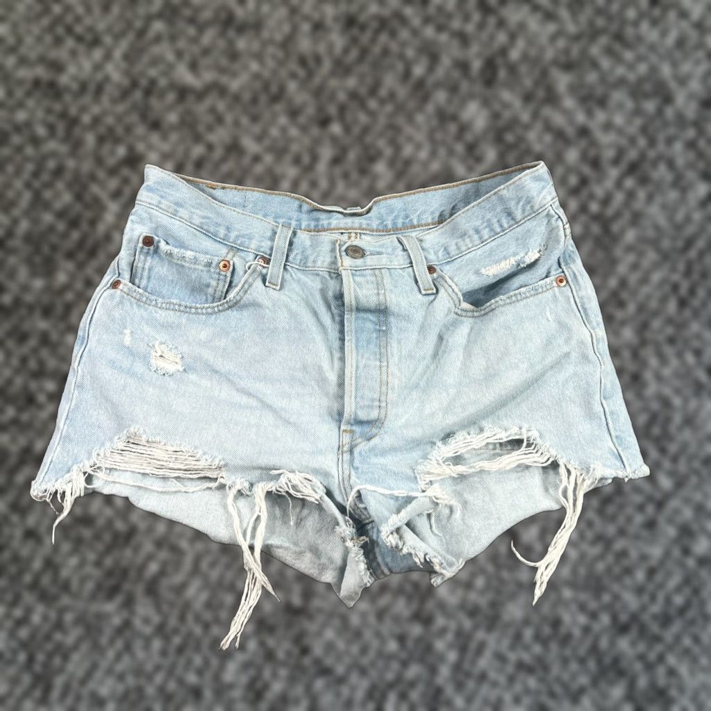 Levi's VINTAGE Levi's 501 Denim Shorts Women Size 30 Blue Destroyed Frayed Hem Regular Size 30" / US 8 / IT 44 - 1 Thumbnail