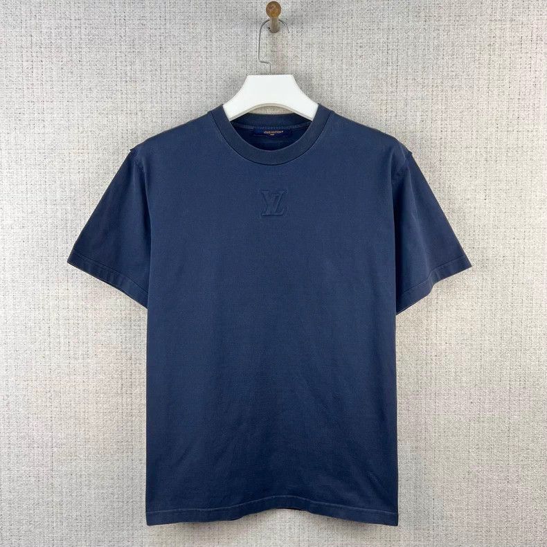 Louis Vuitton Louis Vuitton Solid Embossed Logo Crew Neck Short Sleeves Size US L / EU 52-54 / 3 - 1 Thumbnail