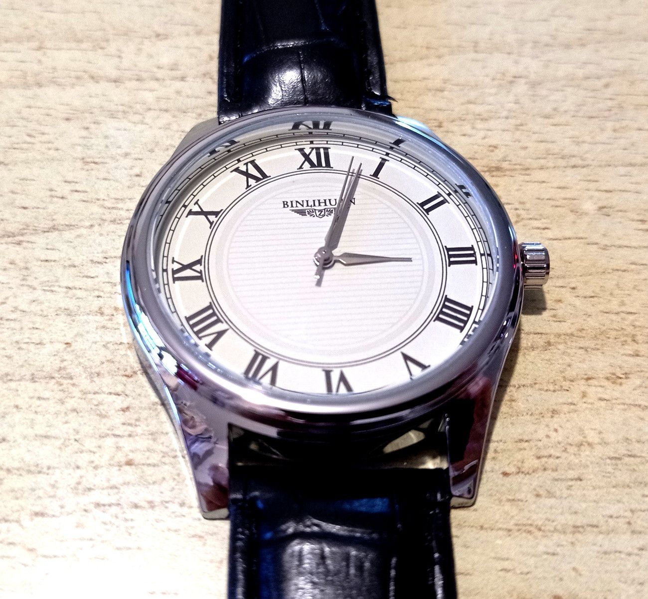 Designer × Japanese Brand × Vintage Classic Oversize Roman Time Leather Wrist Watch Size ONE SIZE - 1 Thumbnail