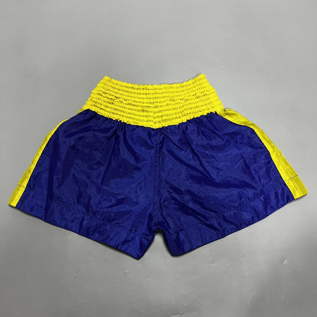 Japanese Brand VINTAGE MUAY THAI BOXING SPORT QUALITY LIGHT SHORTS Size US 30 / EU 46 - 2 Thumbnail