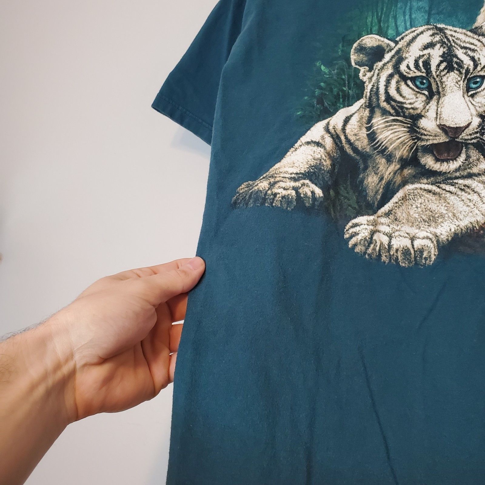 Vintage Vintage 90s Tiger Nature Graphic Shirt Green Size L Size US L / EU 52-54 / 3 - 5 Thumbnail
