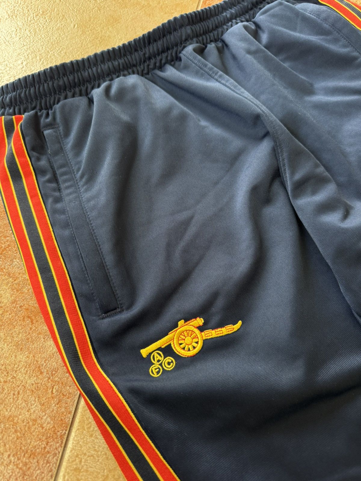 Adidas Arsenal 2021-2022 Adidas Soccer Track Pants Football Jersey Size US 32 / EU 48 - 5 Thumbnail