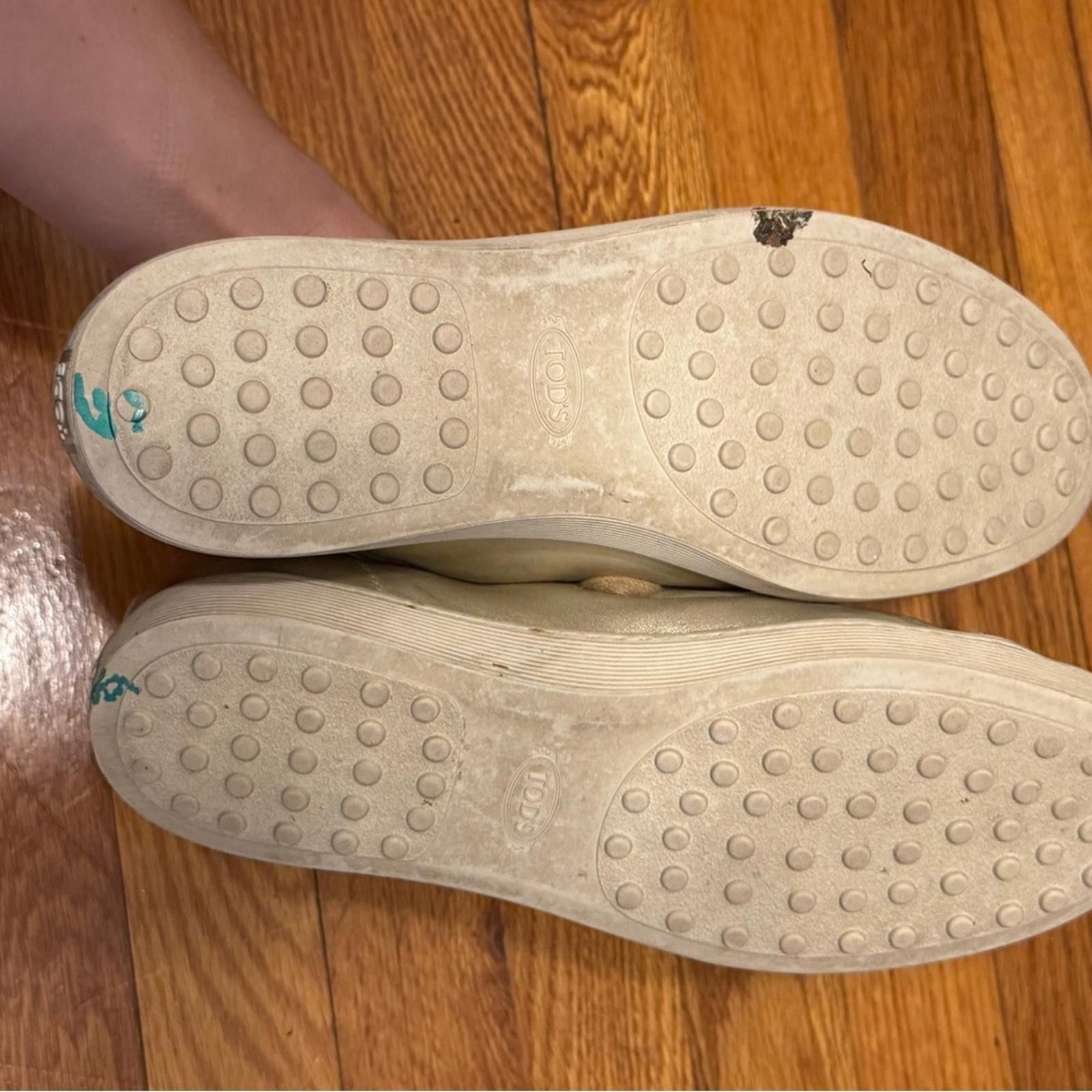 Tod's TODS Metallic Gold Sneakers‎ in size 39 Size US 8.5 / IT 38.5 - 7 Thumbnail