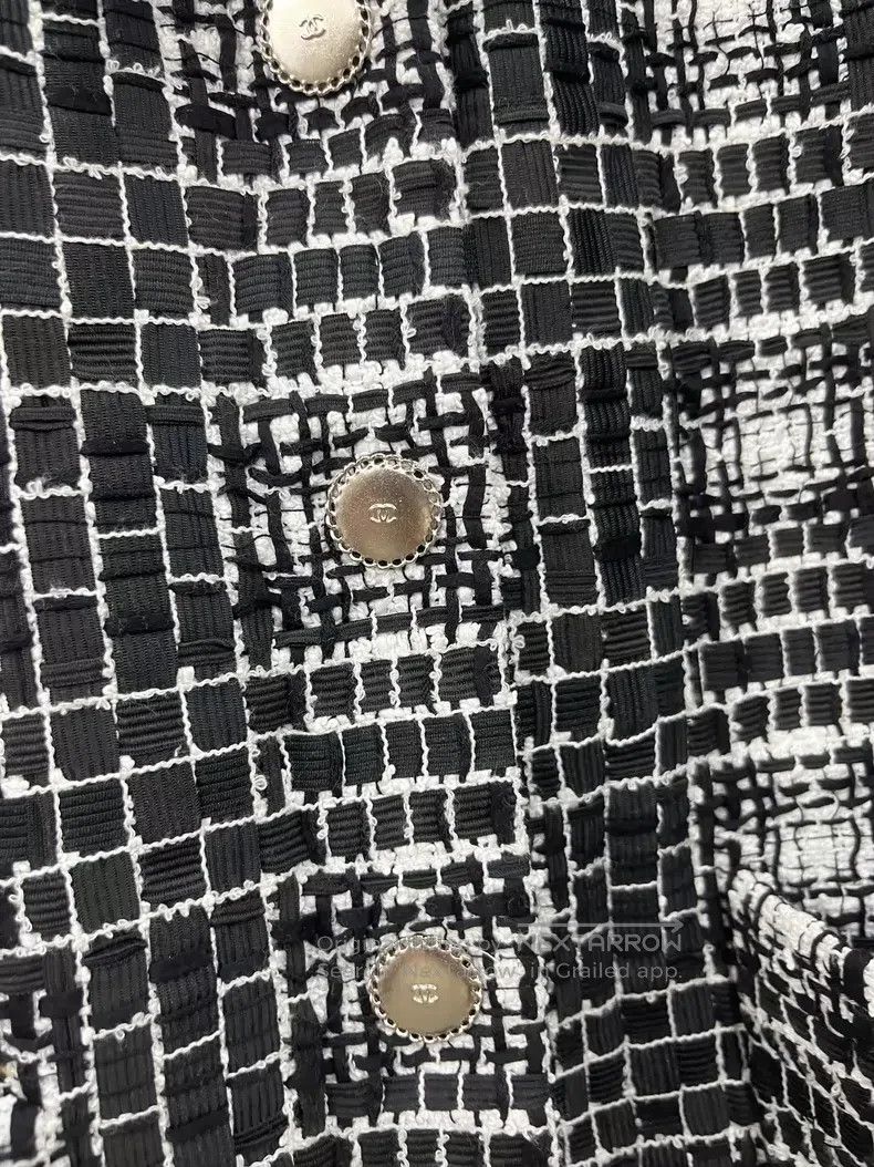 Chanel Chanel 25C black stand-up collar plaid tweed coat Size XS / US 0-2 / IT 36-38 - 2 Thumbnail