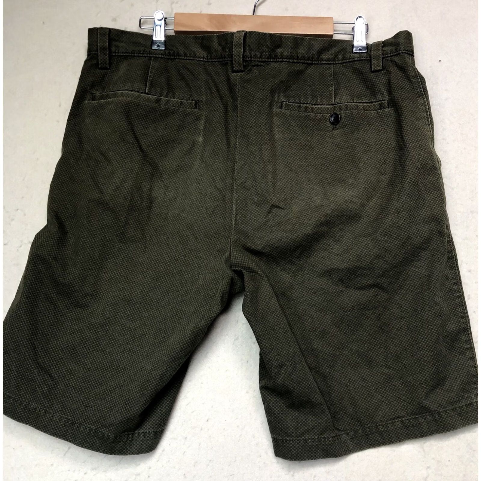 Banana Republic Banana Republic Mens Shorts 35 Green 100% Cotton Size US 35 - 2 Thumbnail