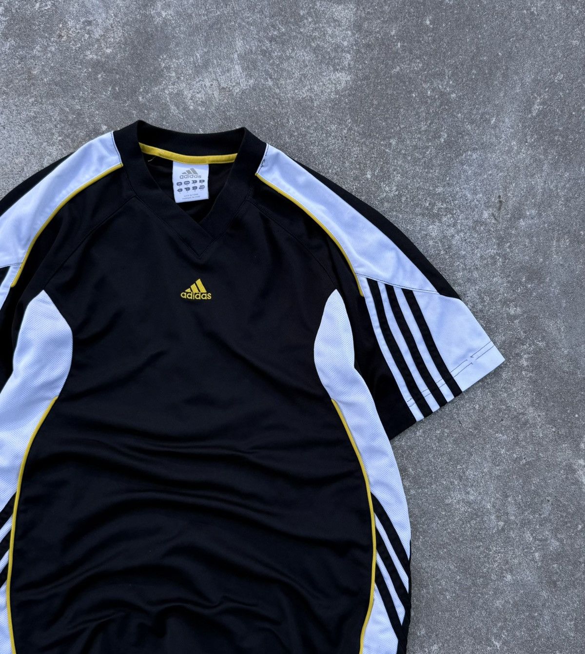 Adidas Vintage Adidas y2k streetwear track t-shirt Size US M / EU 48-50 / 2 - 7 Thumbnail