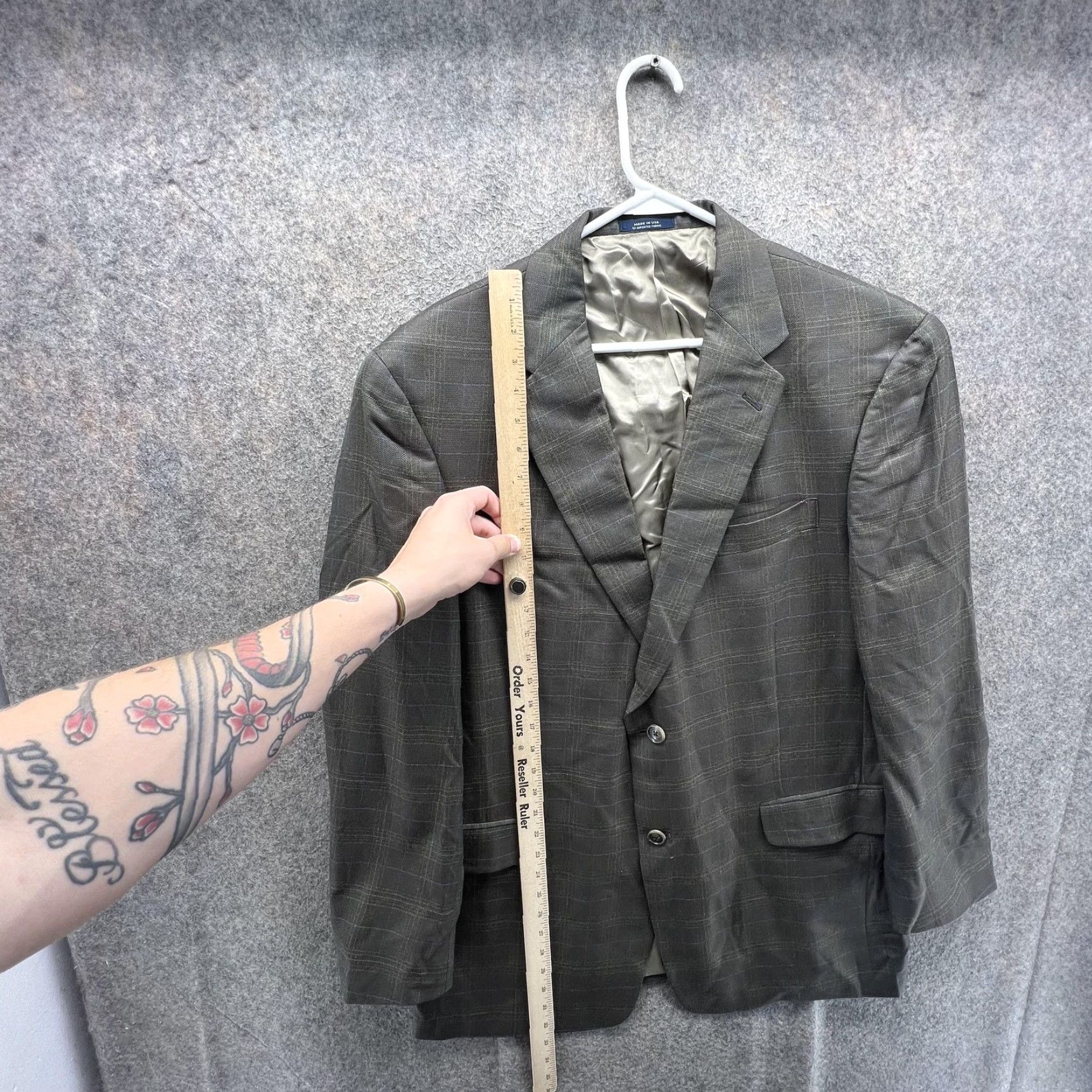 Hart Schaffner Marx Hart Schaffner Marx Suit Jacket Mens 43R Gray Plaid Two Button Notch Lapel Jacket/Coat Regular Length Black or Gray? Size 46R - 5 Thumbnail