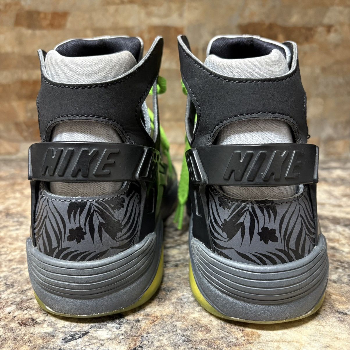 Nike Nike Air Flight Huarache Tropical Print Size 7 Size US 7 / EU 40 - 5 Thumbnail