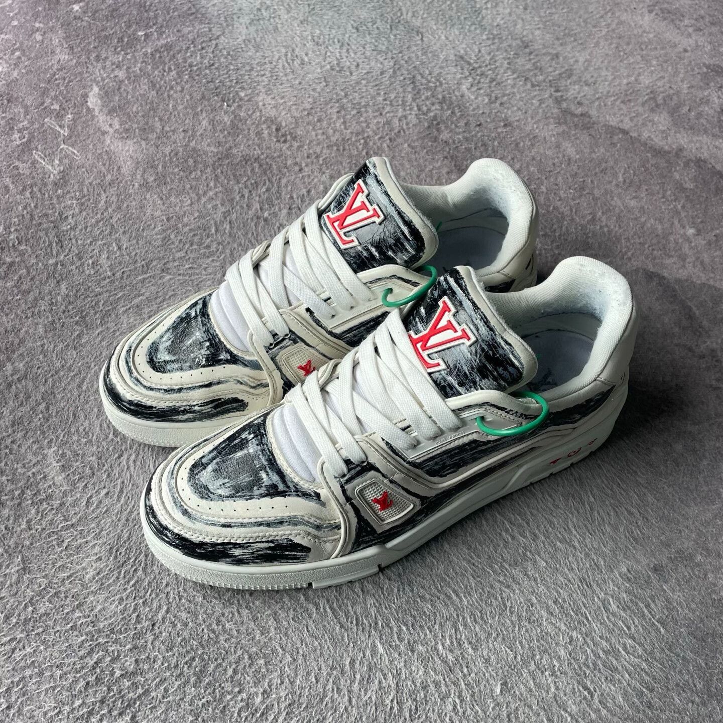 Louis Vuitton Louis Vuitton Training Black Lowtop Sneakers 43 Men Size US 10 / EU 43 - 1 Thumbnail