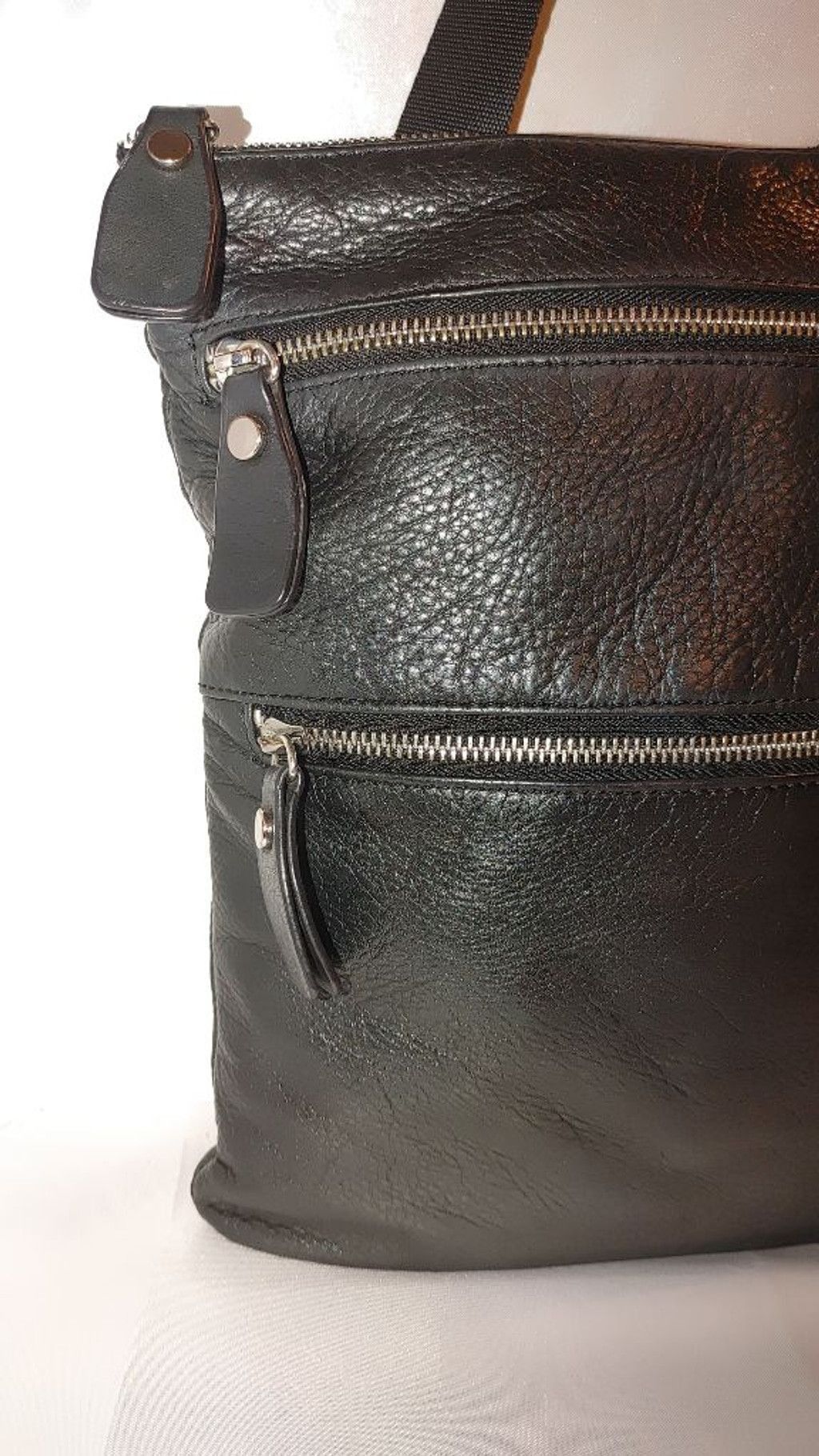 Marmot Margot New York Allie Genuine Leather Crossbody 12x13" Size ONE SIZE - 4 Thumbnail