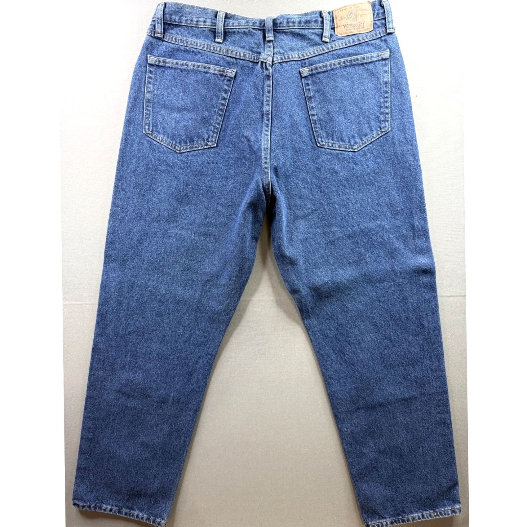 Wrangler Wrangler Jeans Relaxed Fit Mens Blue Denim 100% Cotton 38x32 Inseam 32 Zip Button Pockets 5-Pocket Design Straight Mid Rise Authentic Jeans Size US 38 / EU 54 - 2 Thumbnail