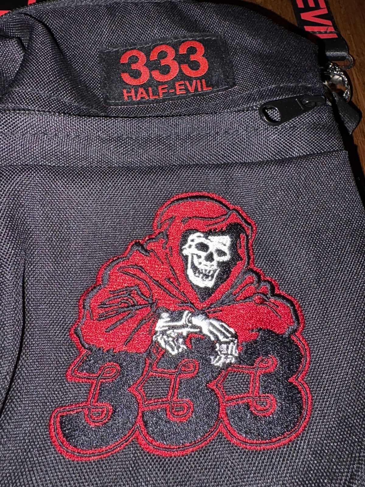 Half Evil Half Evil Shoulder Bag (Black/Red) Size ONE SIZE - 3 Thumbnail