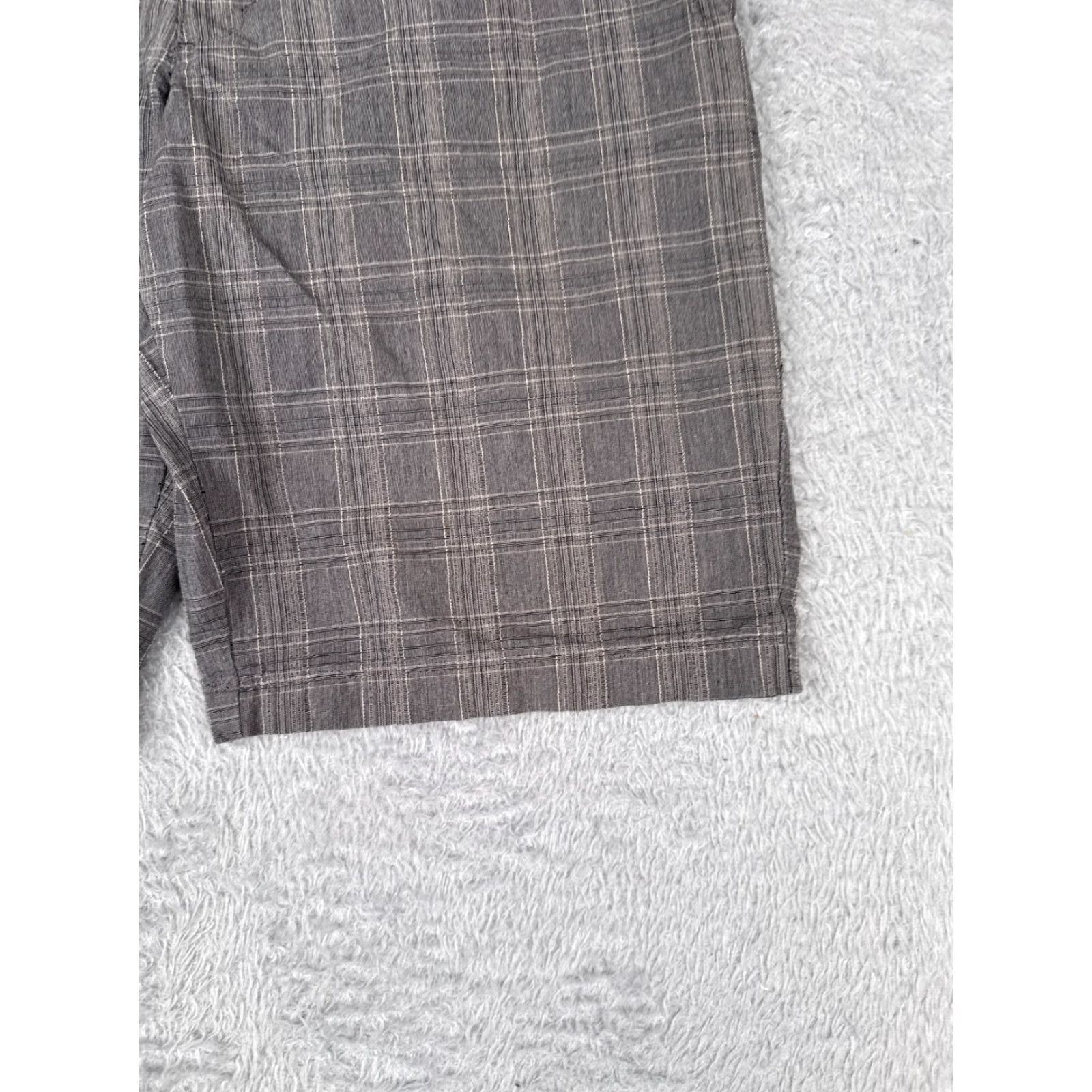 The North Face The North Face Shorts Womens 10 Gray Plaid 100% Cotton Golf Hiking 32x11 Women Shorts Casual Activewear 90s? Size 32" / US 10 / IT 46 - 2 Thumbnail