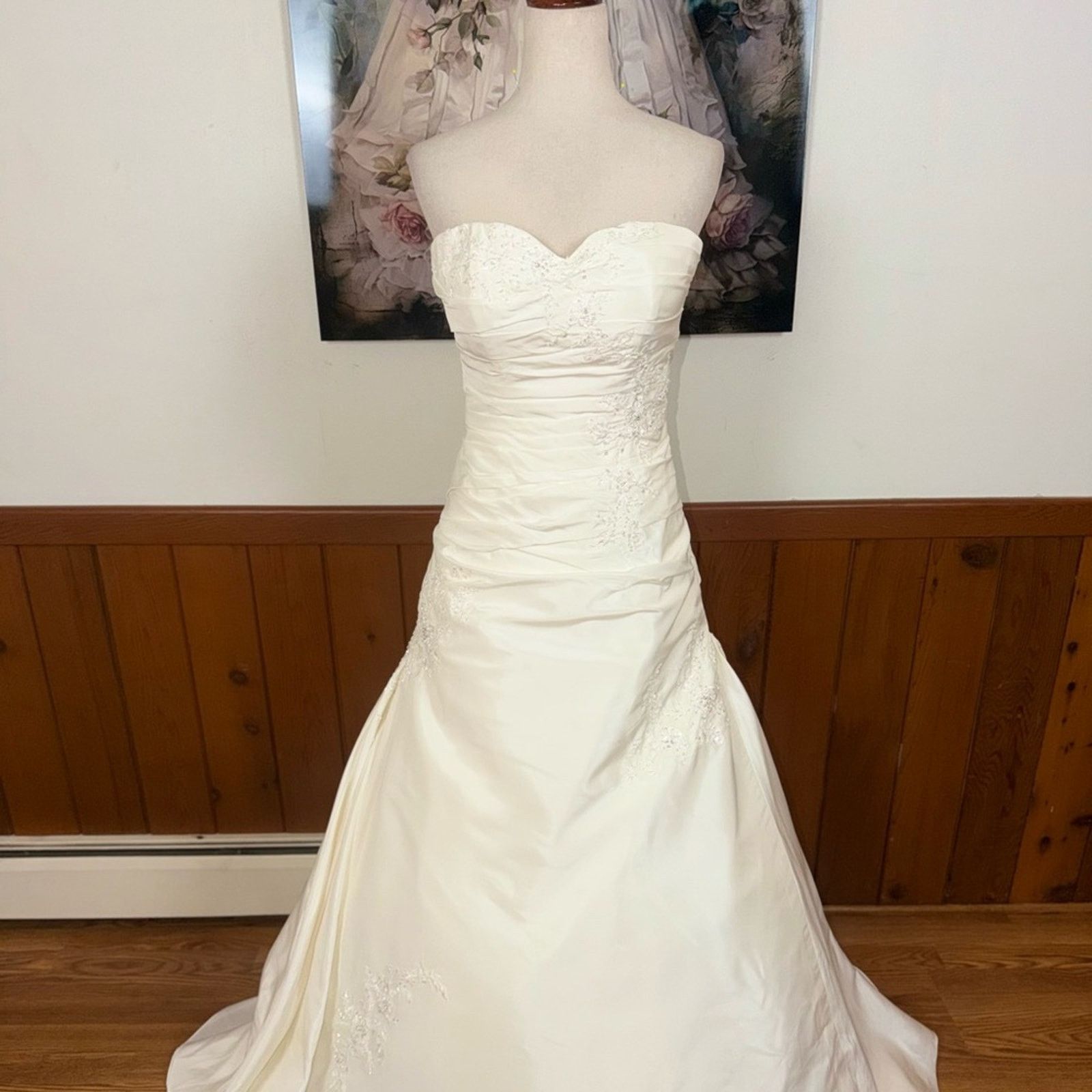 Other Stunning New Private Collection Taffeta Wedding Gown Size L / US 10 / IT 46 - 3 Thumbnail