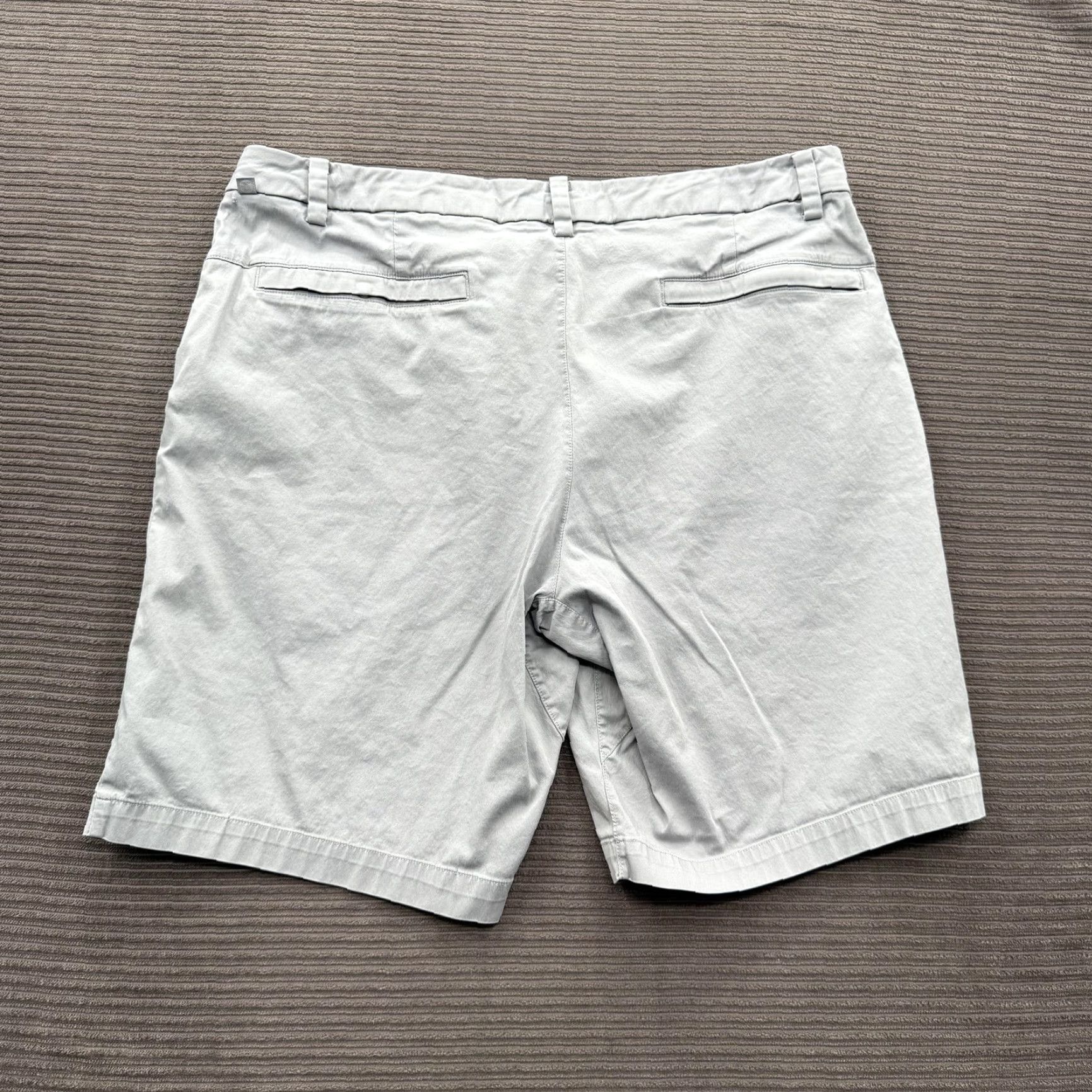 Lululemon Lululemon Shorts Mens 34 Gray Chino Golf Athletic Lightweight Casual Summer Size US 34 / EU 50 - 2 Thumbnail