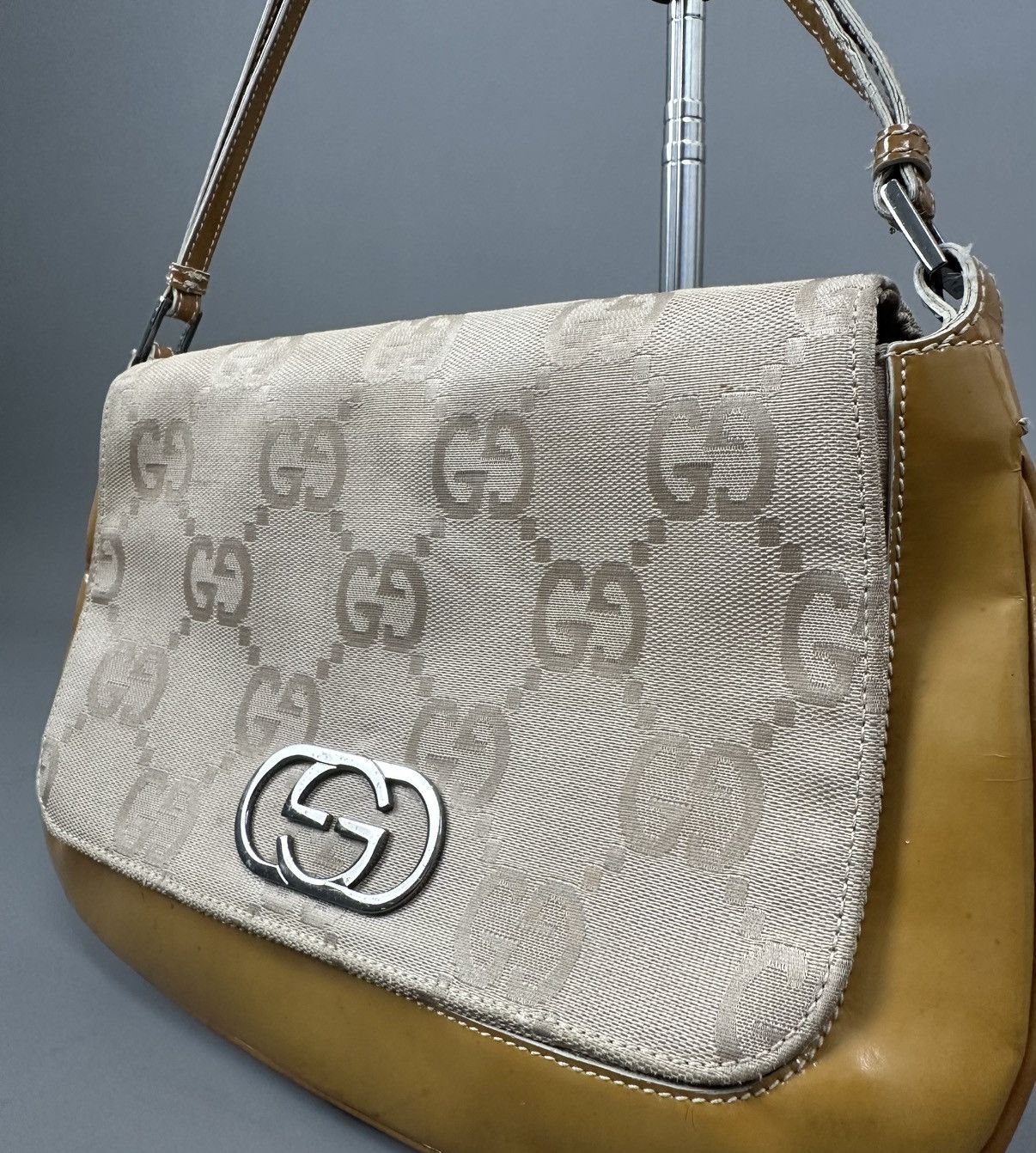 Gucci Gucci - Vintage GG Canvas Beige - Yellow Patent Leather Bag Size ONE SIZE - 3 Thumbnail