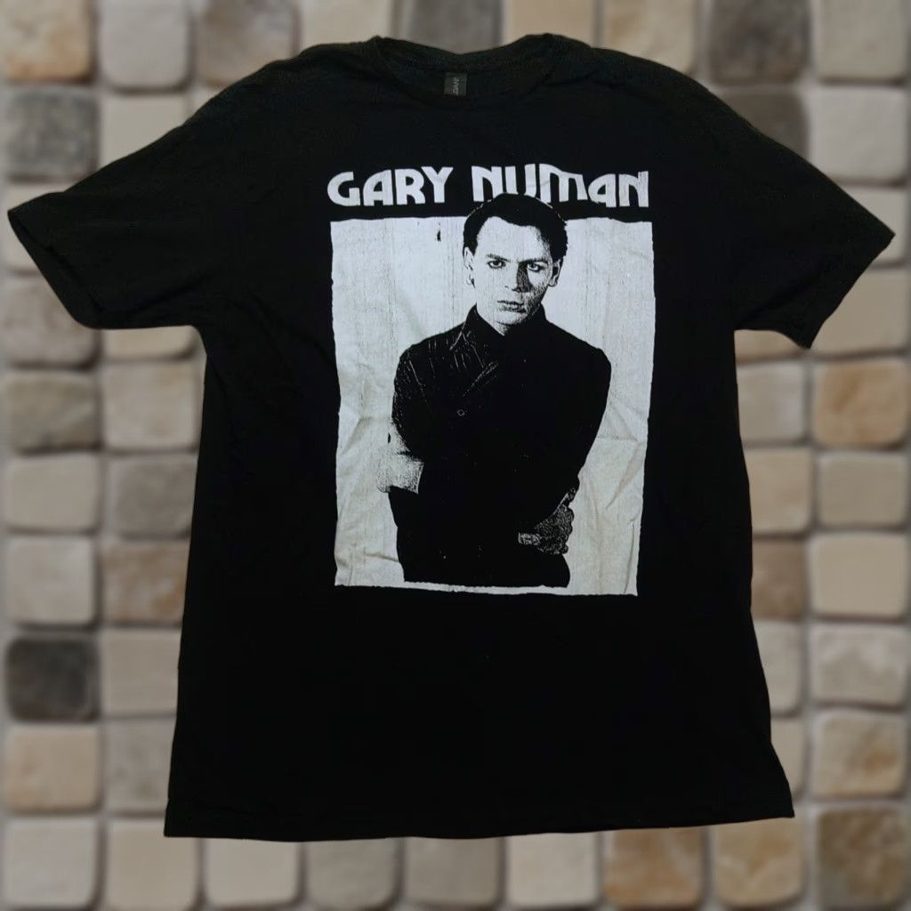 Gildan Gary Numan Classic 80s Tee T-Shirt L Black Cotton Gildan Mens Vintage Logo Short Sleeve Crew Neck Modern Rock USA Decade 80s 90s 80s Fans Size US L / EU 52-54 / 3 - 1 Thumbnail