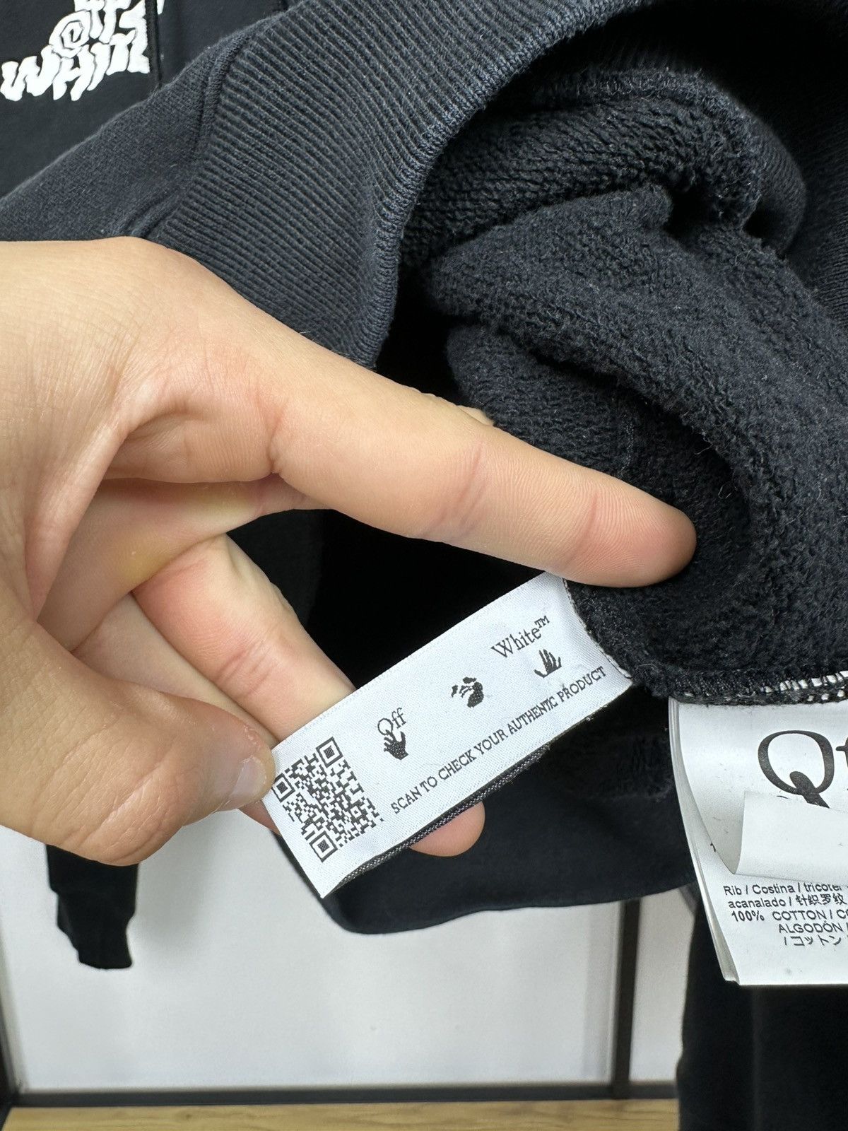 Off-White Off-White Red Tongue Out Over Hoodie Sweatshirt In Black XS Size US XS / EU 42 / 0 - 17 Thumbnail