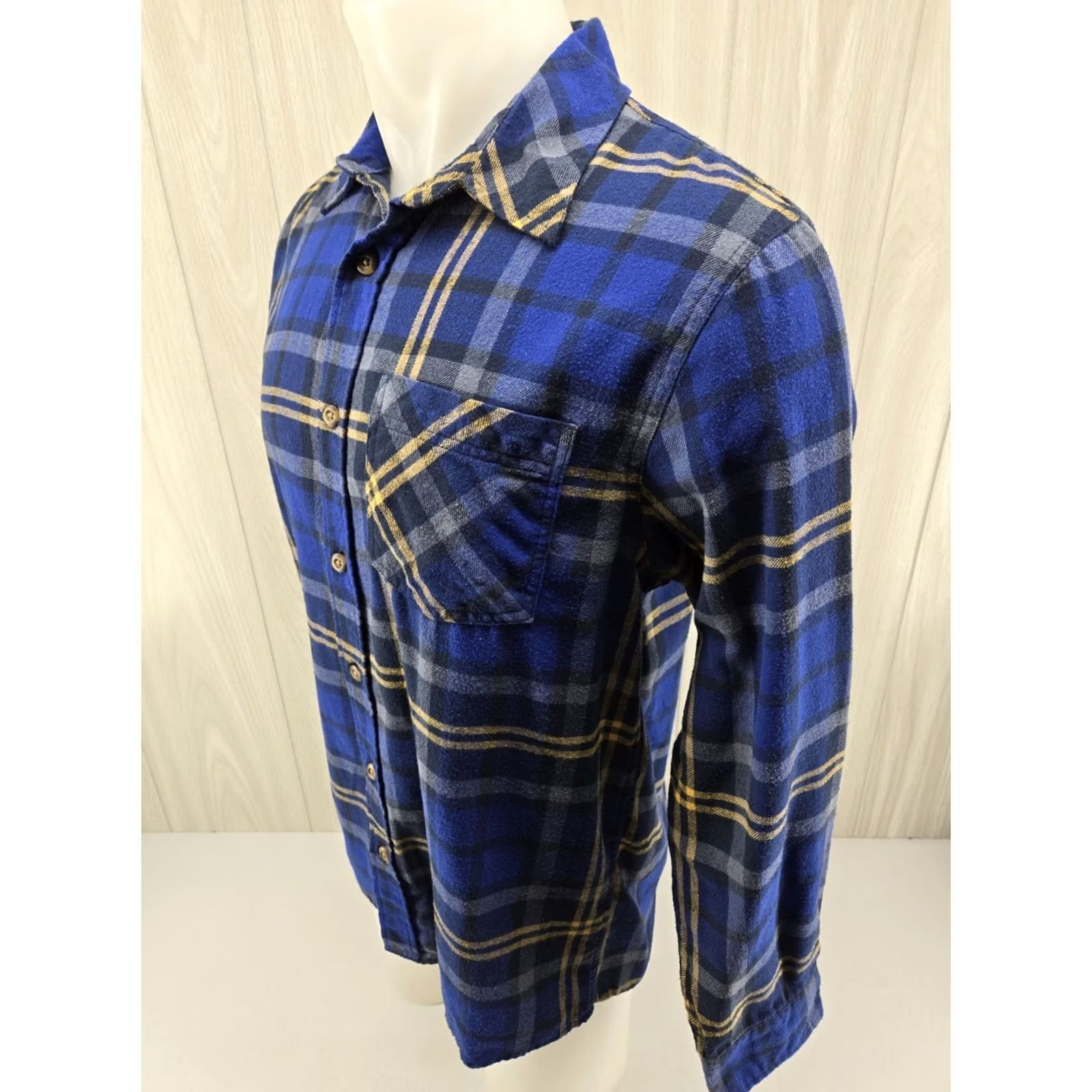 Vintage Field and Stream Shirt Button-Up Plaid Flannel Blue Yellow Men's M Medium Cotton Button-Down Pocketed Vintage: No Size US M / EU 48-50 / 2 - 4 Thumbnail