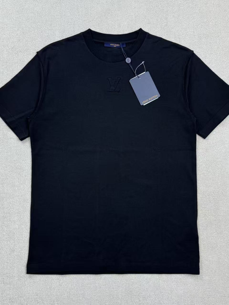 Louis Vuitton Louis Vuitton Embossed Logo T-Shirt Size M Size US M / EU 48-50 / 2 - 1 Thumbnail