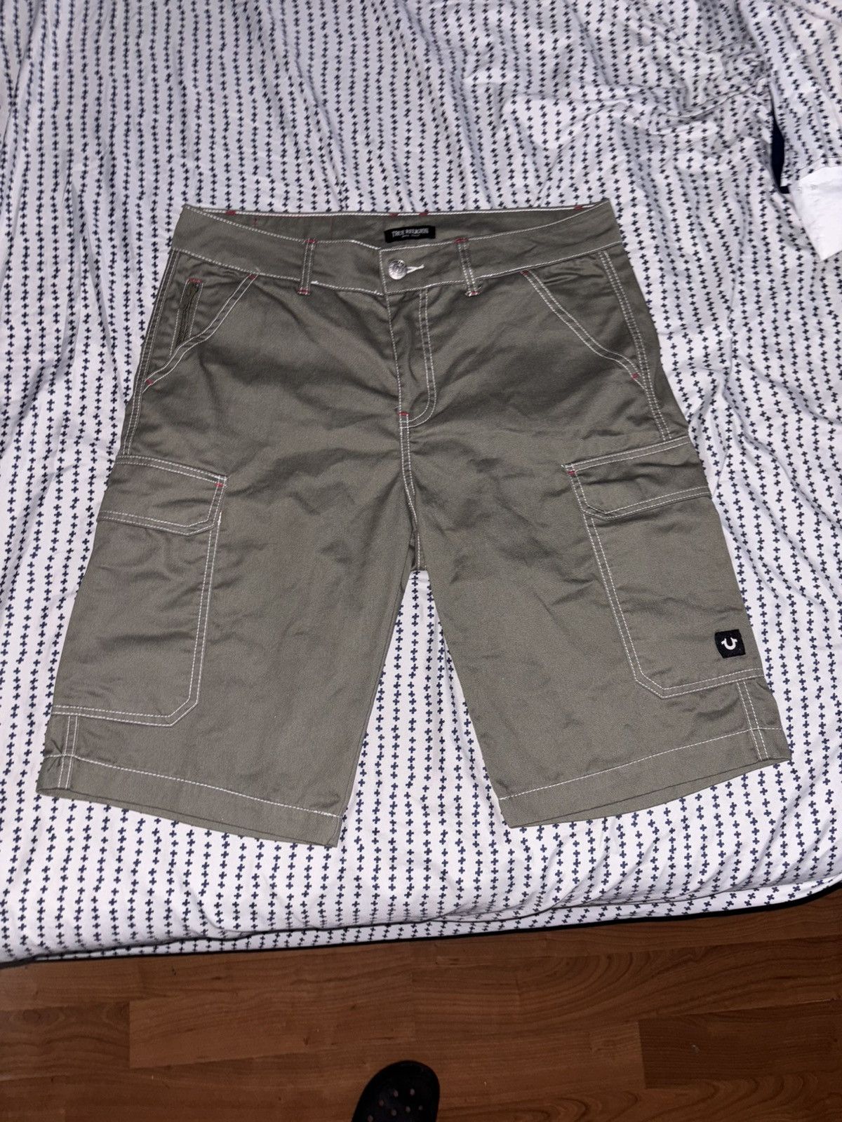 True Religion True Religion White Stitched Green Shorts Size US 32 / EU 48 - 1 Thumbnail