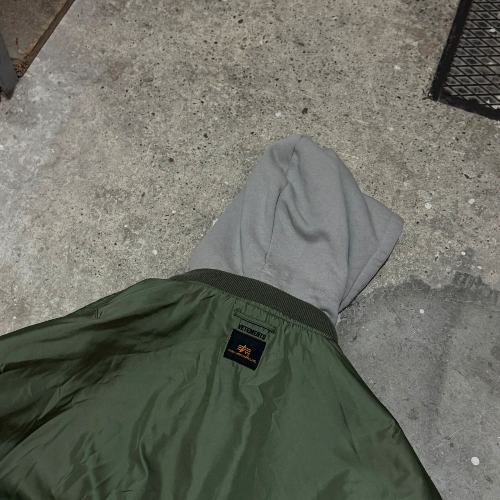 Alpha Industries × Vetements A/W 18 Vetements Alpha industries reversible oversizedbomber Size US XS / EU 42 / 0 - 11 Thumbnail