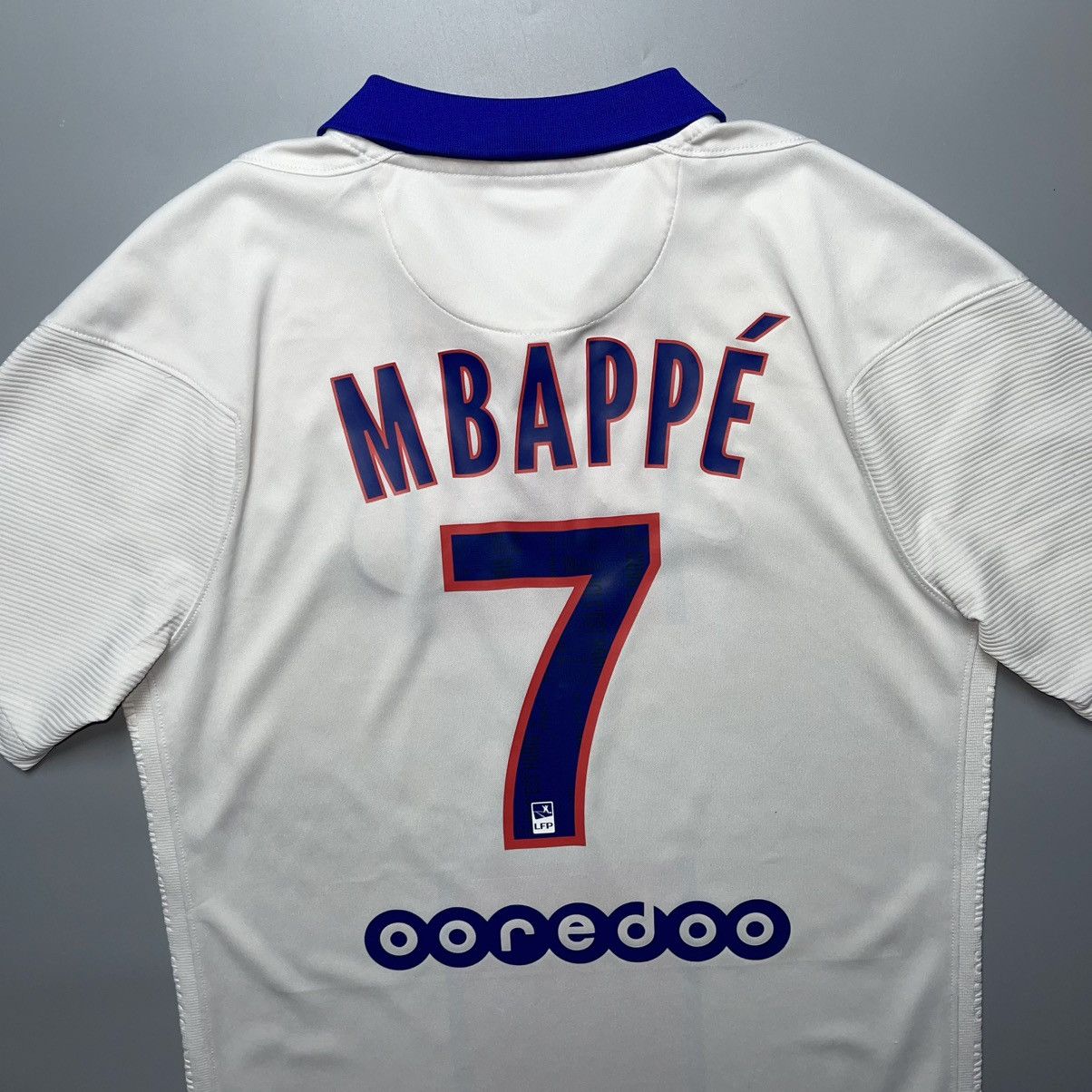 Vintage PSG NIKE 2020/2021 FOOTBALL SOCCER AWAY JERSEY #7 MBAPPE Size US S / EU 44-46 / 1 - 8 Thumbnail