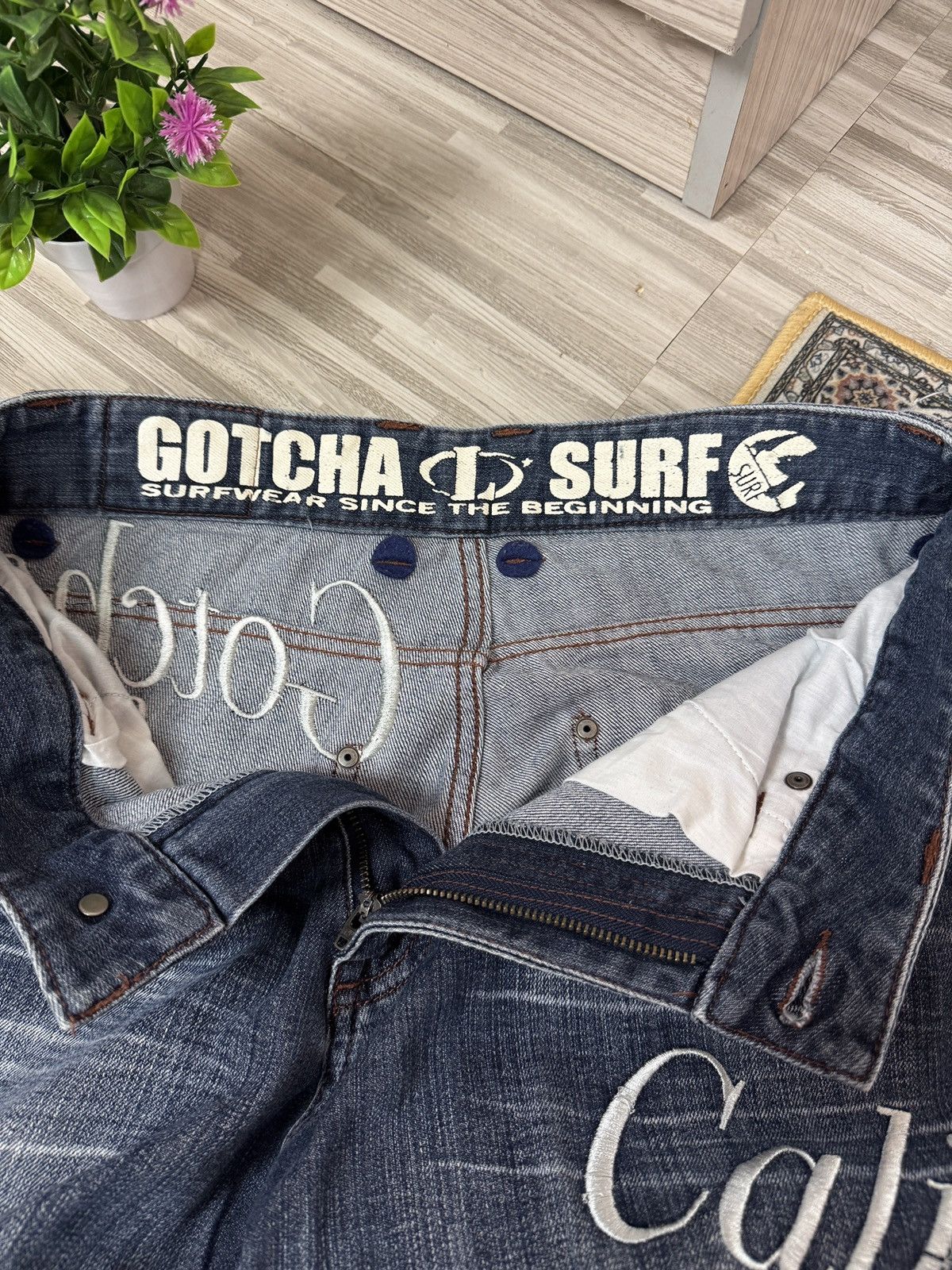 Gotcha × Vintage Vintage Gotcha Biglogo Distressed Denim Jeans Size US 32 / EU 48 - 9 Thumbnail