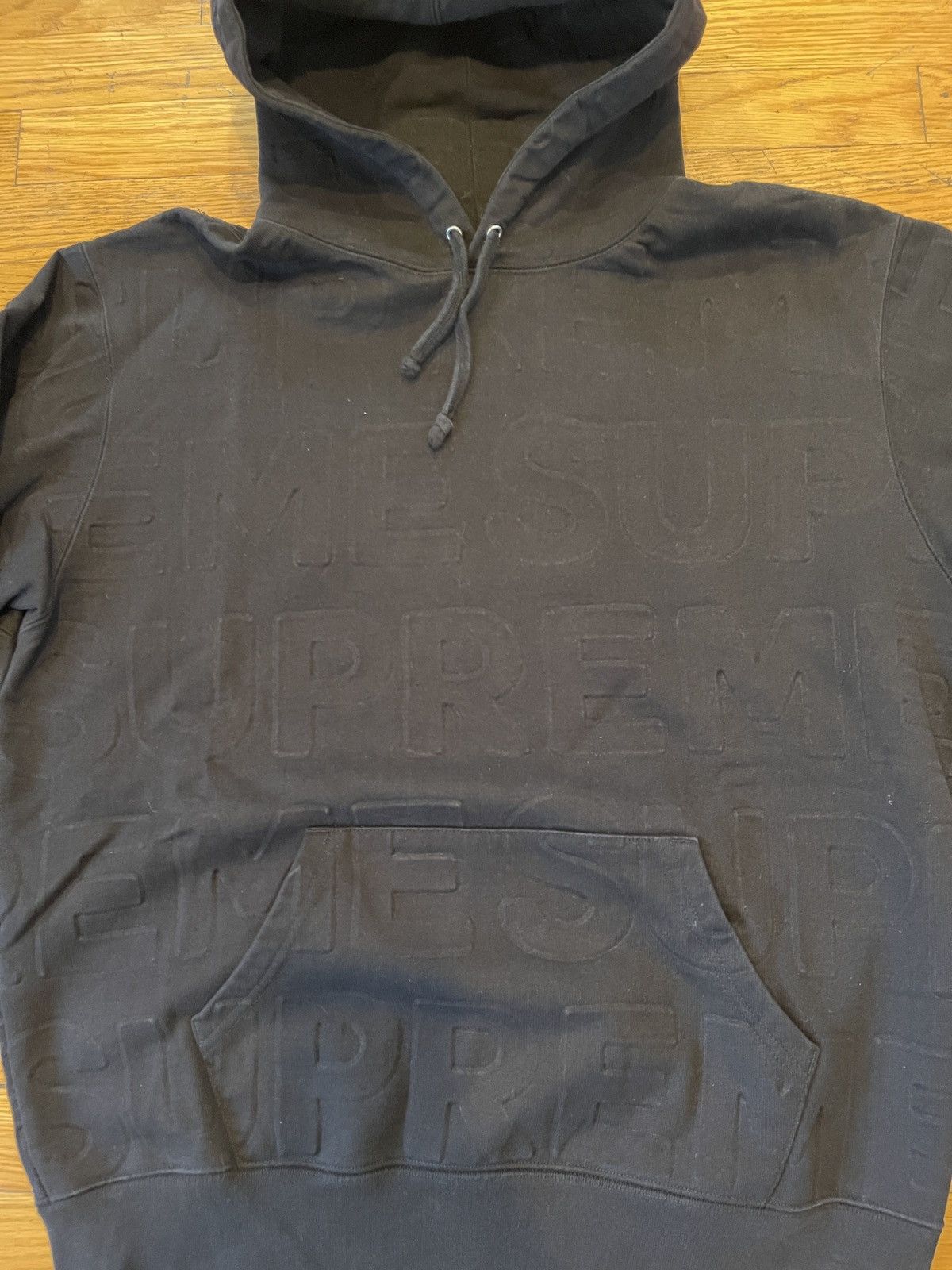 Supreme All over embossed logo hoodie Size US L / EU 52-54 / 3 - 1 Thumbnail
