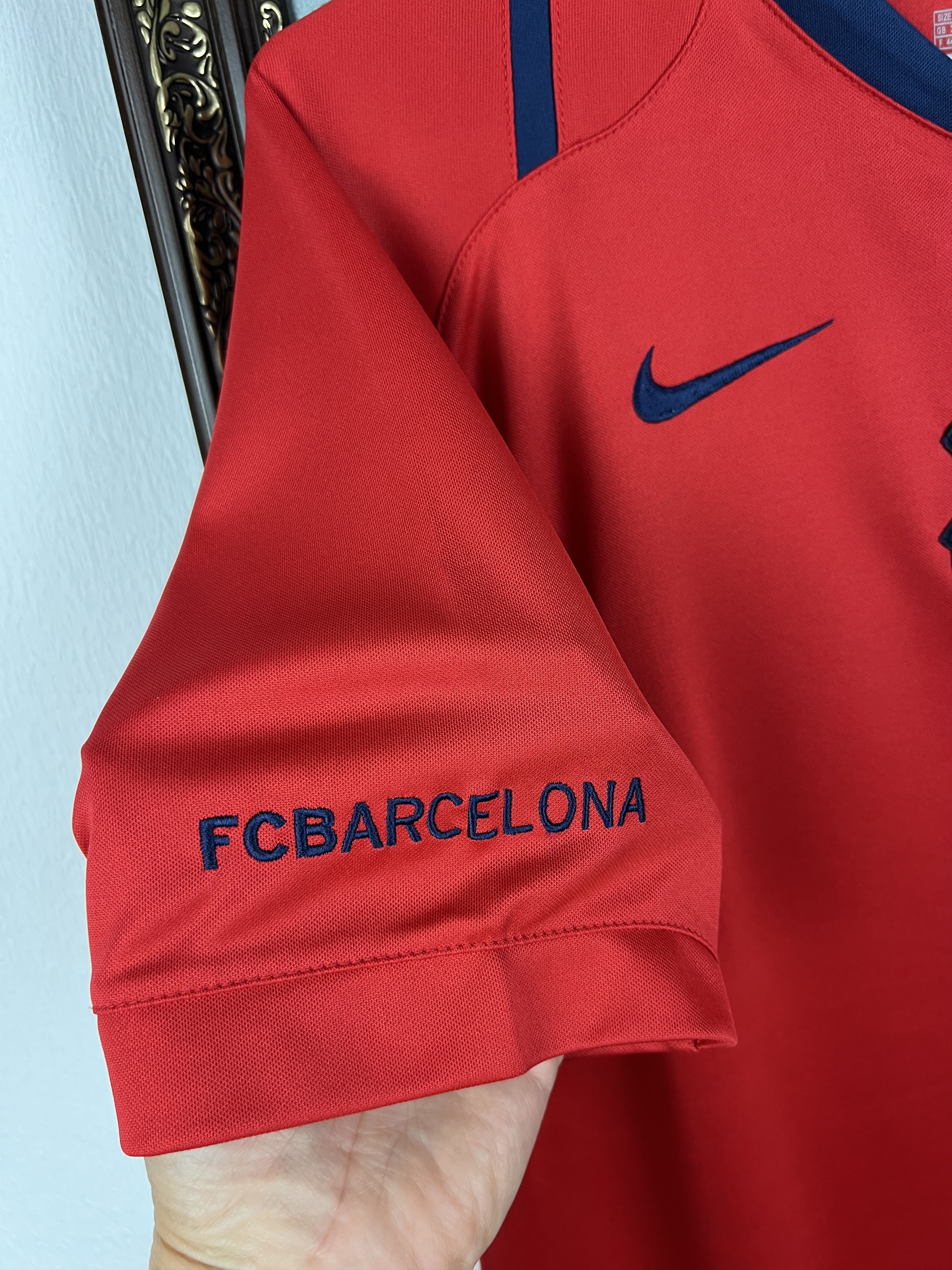 Nike Vintage Barcelona Train Shirt Soccer Jersey Trikot Camiseta Size US S / EU 44-46 / 1 - 4 Thumbnail