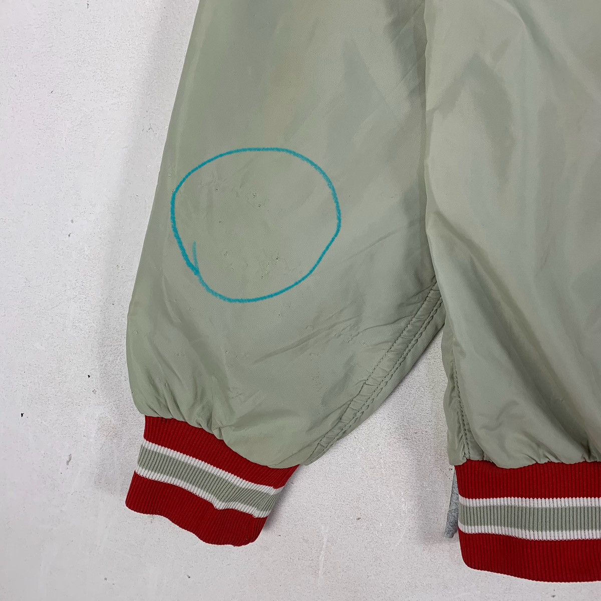 vintage Russell activewear pullover windbreaker jacket.
