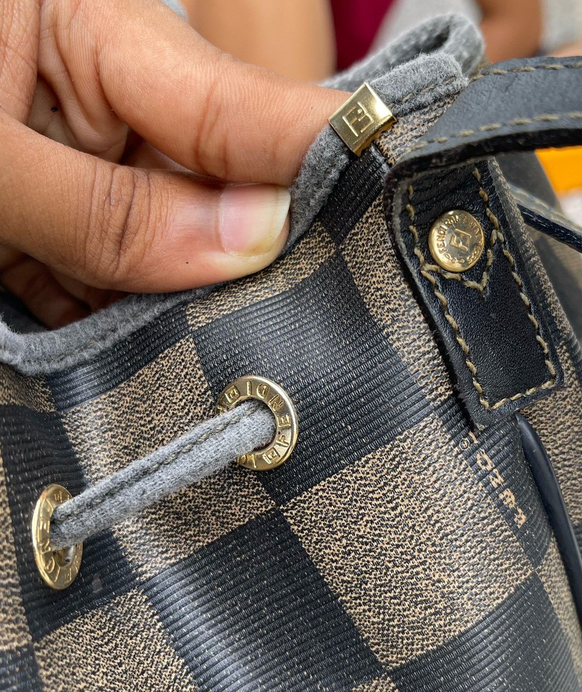 Fendi 🔥VINTAGE 90'S FENDI ROMA ITALY PEQUIN CHECK BUCKET BAG Size ONE SIZE - 14 Thumbnail